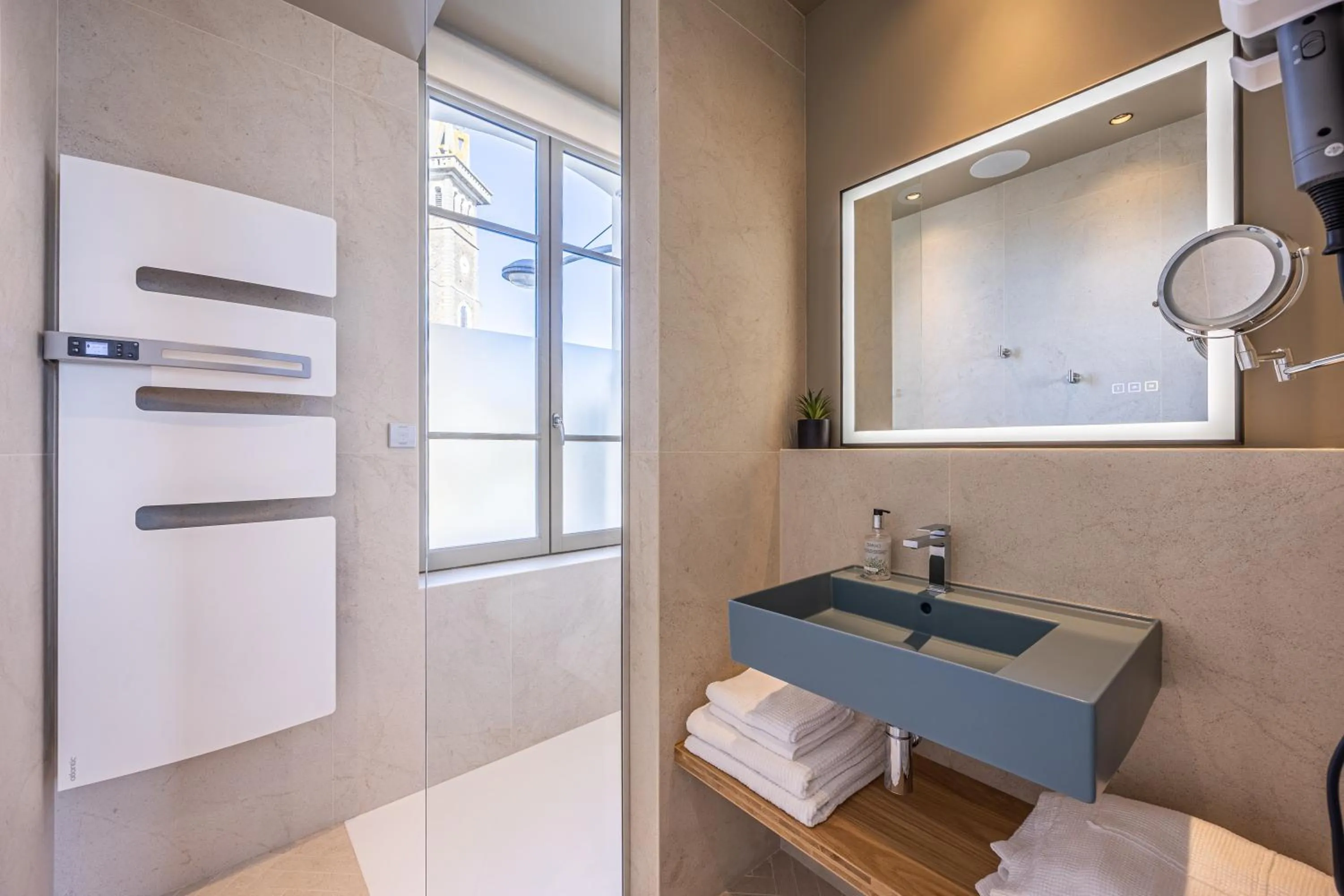 Shower in Restaurant Hotel Didier Méril