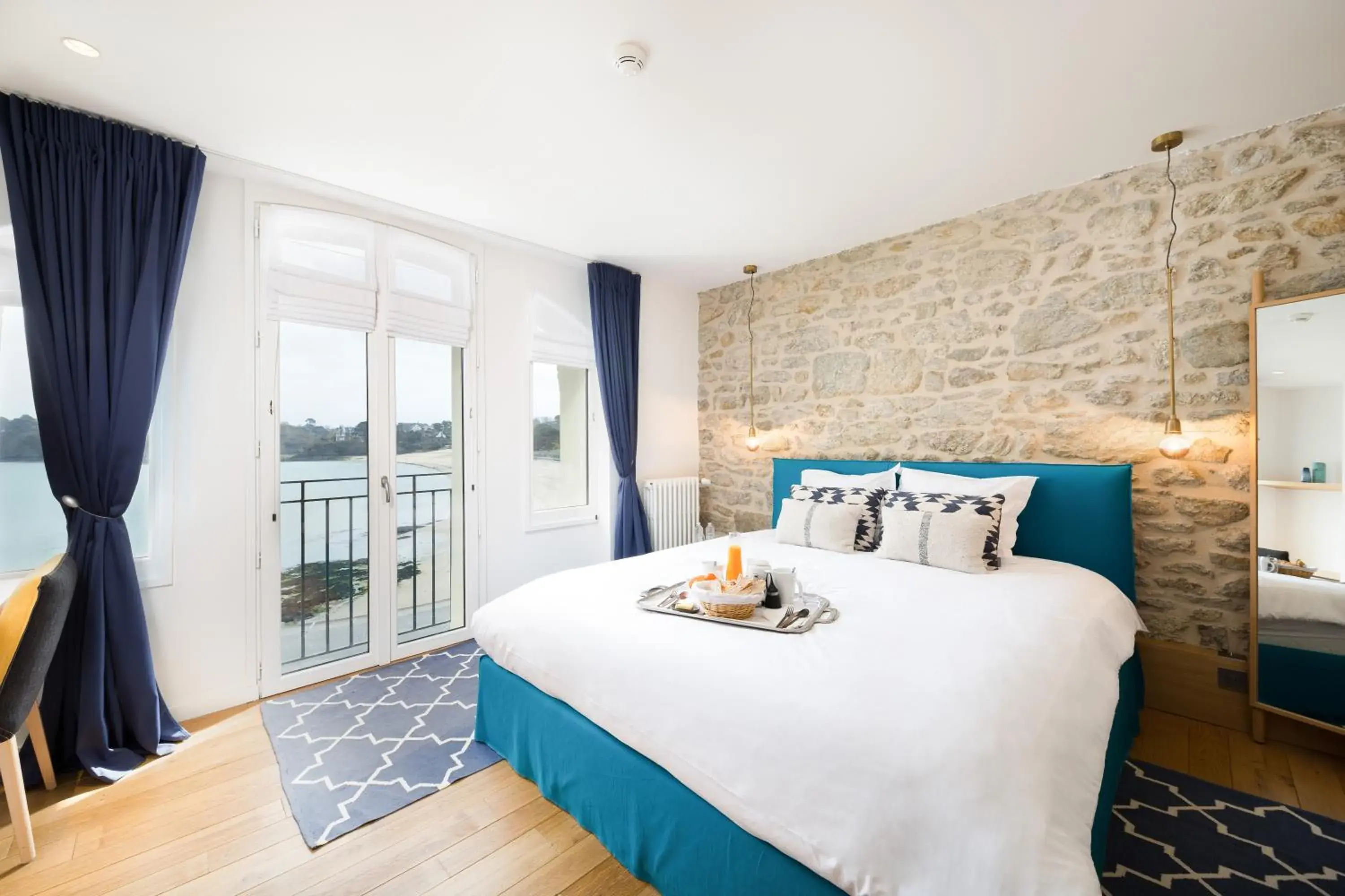 Deluxe Family Suite with Terrace in Restaurant Hotel Didier Méril Deluxe Family Suite with Terrace in Restaurant Hotel Didier Méril