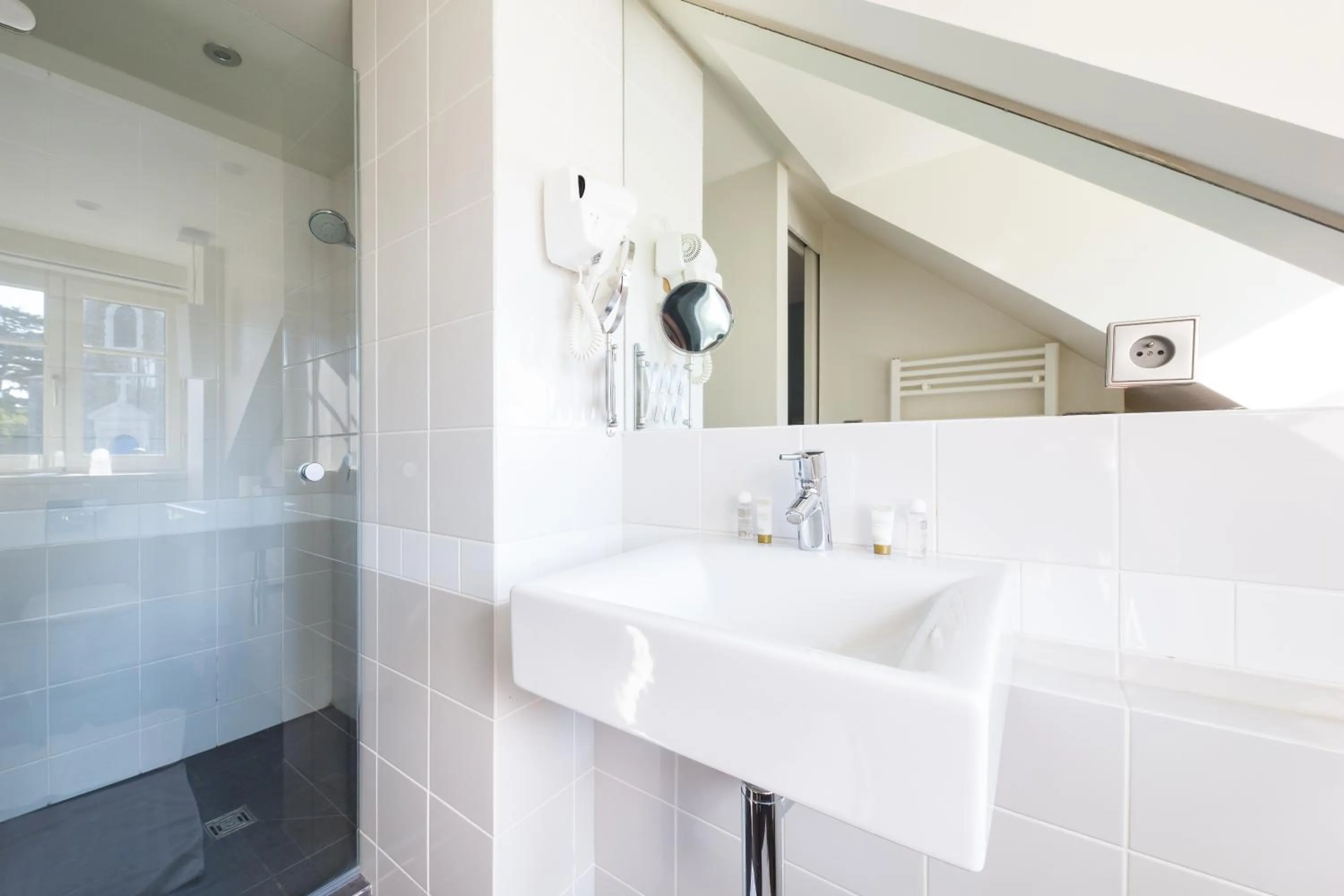 Shower in Restaurant Hotel Didier Méril