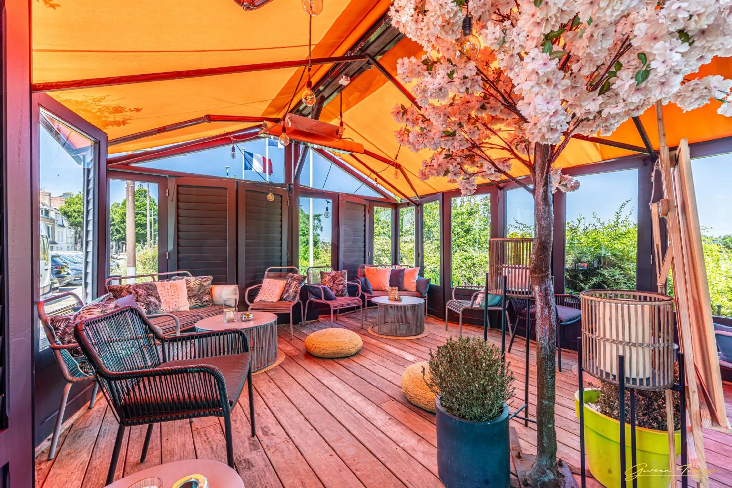 Patio in Restaurant Hotel Didier Méril