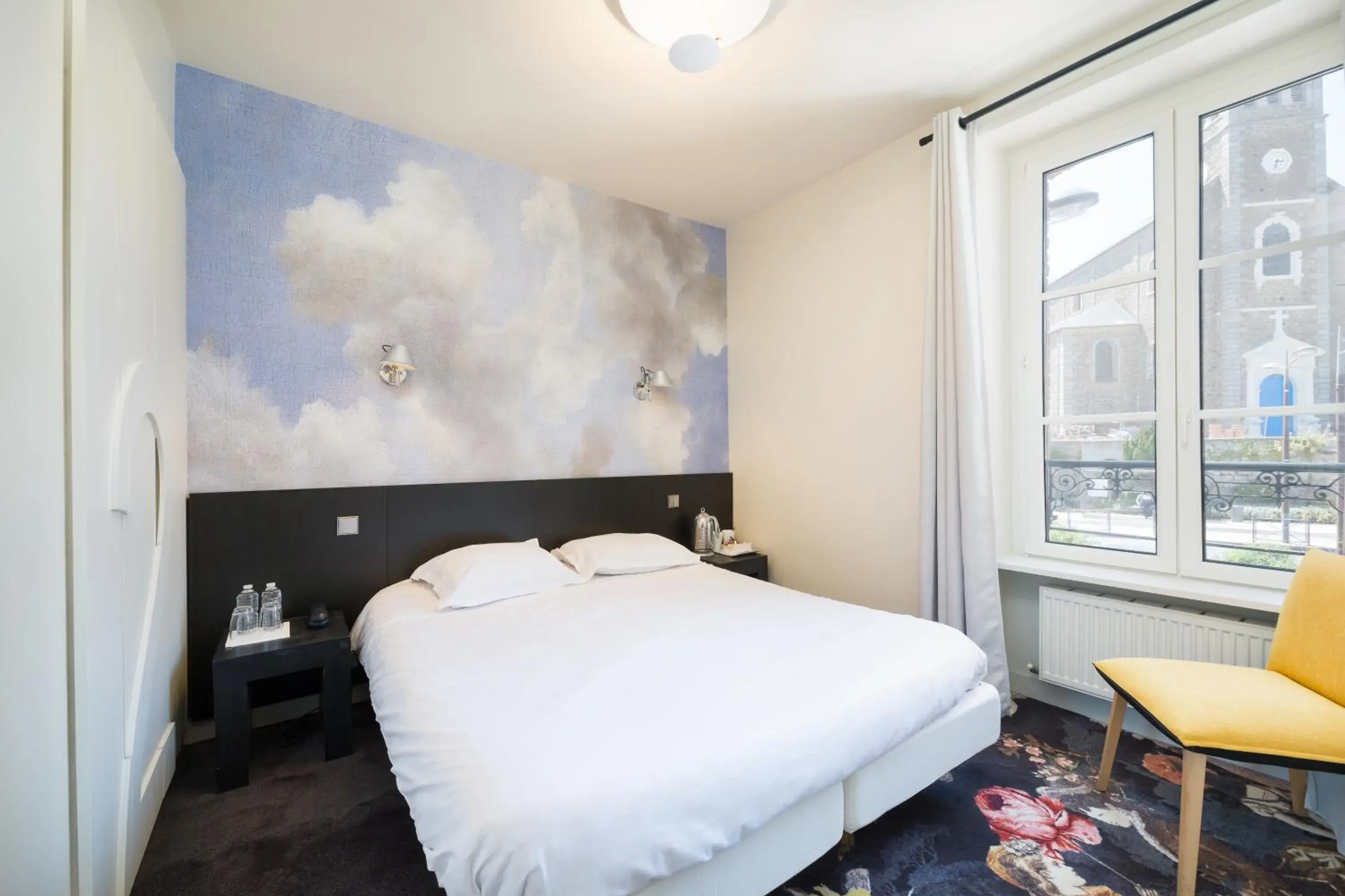 Small Double Room with Square View in Restaurant Hotel Didier Méril Small Double Room with Square View in Restaurant Hotel Didier Méril