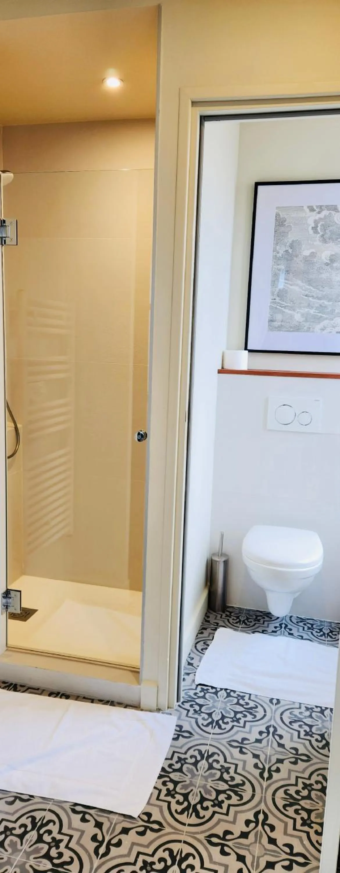 Shower in Restaurant Hotel Didier Méril