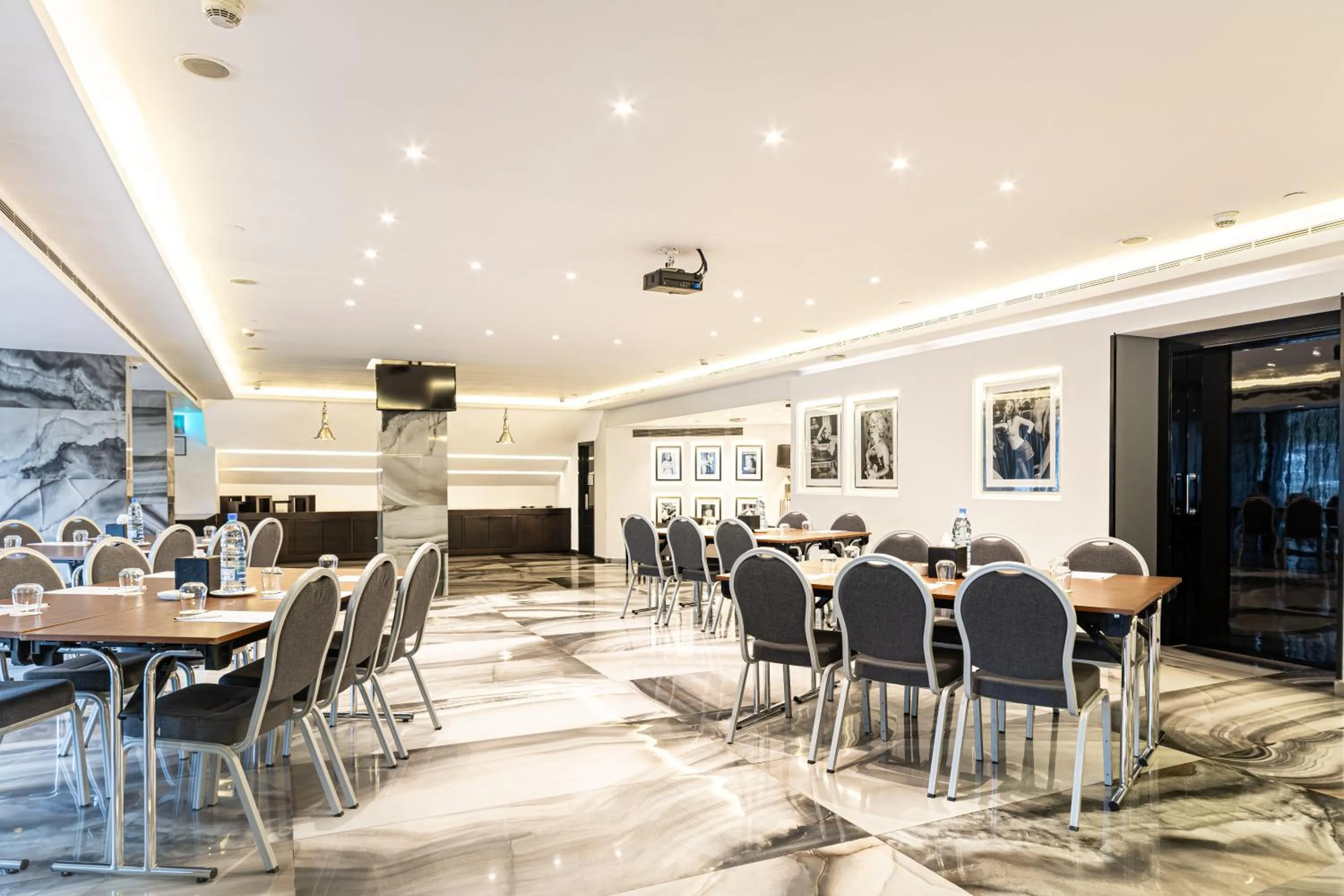 Meeting/conference room in Royal Tulip Achrafieh