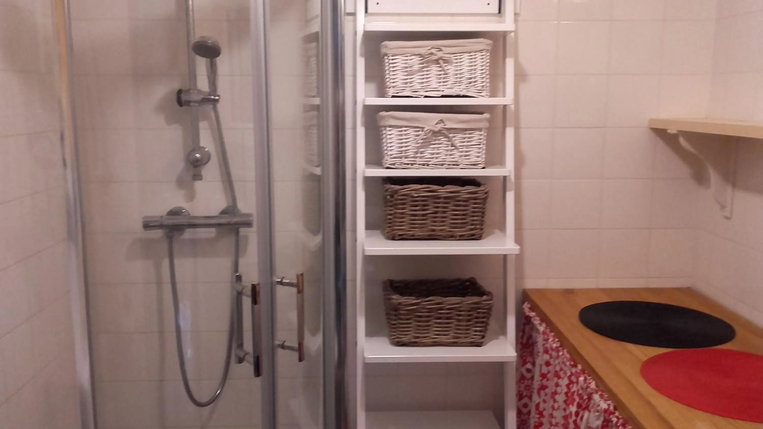 Shower in Dom w górach