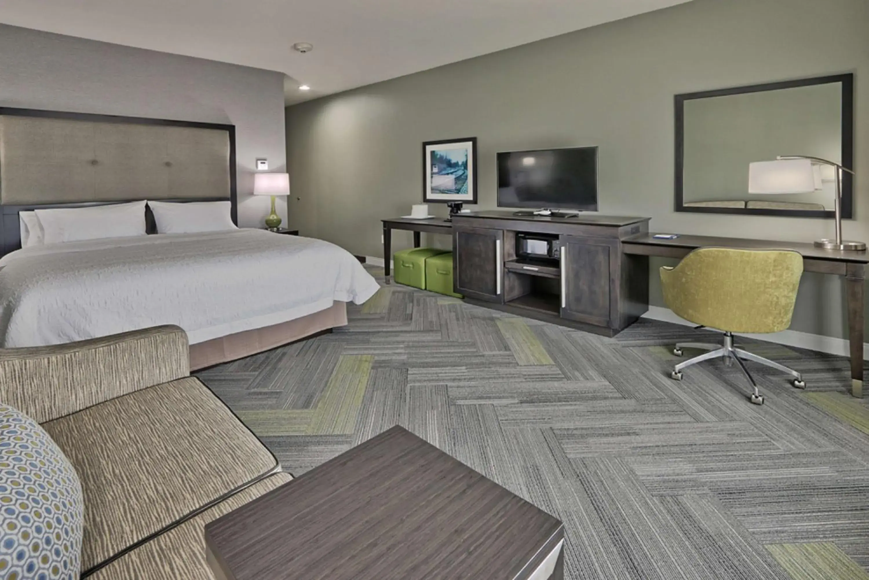 Bedroom, Bed in Hampton Inn & Suites Guthrie, OK Bedroom, Bed in Hampton Inn & Suites Guthrie, OK