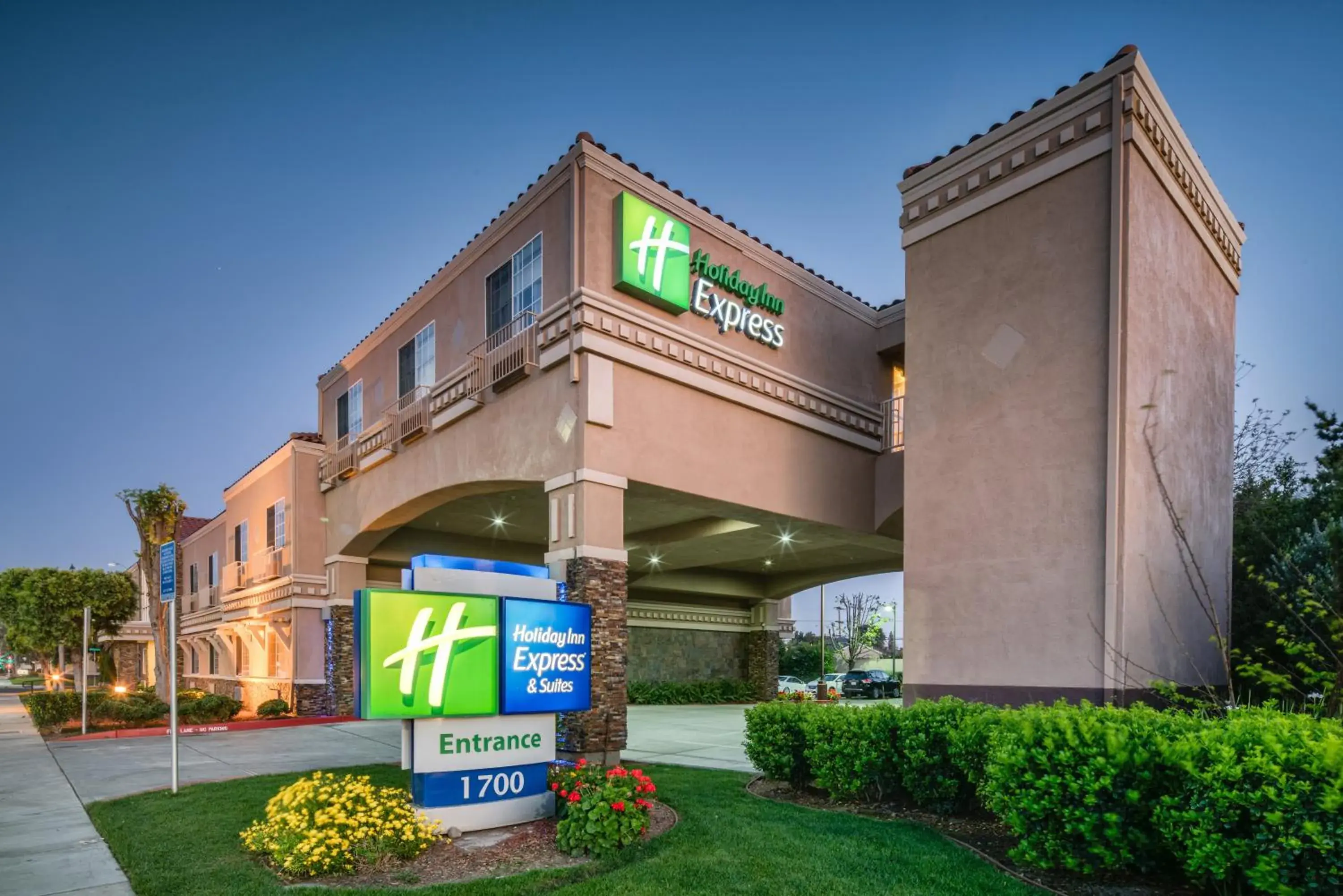 Property building in Holiday Inn Express & Suites Santa Clara by IHG Property building in Holiday Inn Express & Suites Santa Clara by IHG
