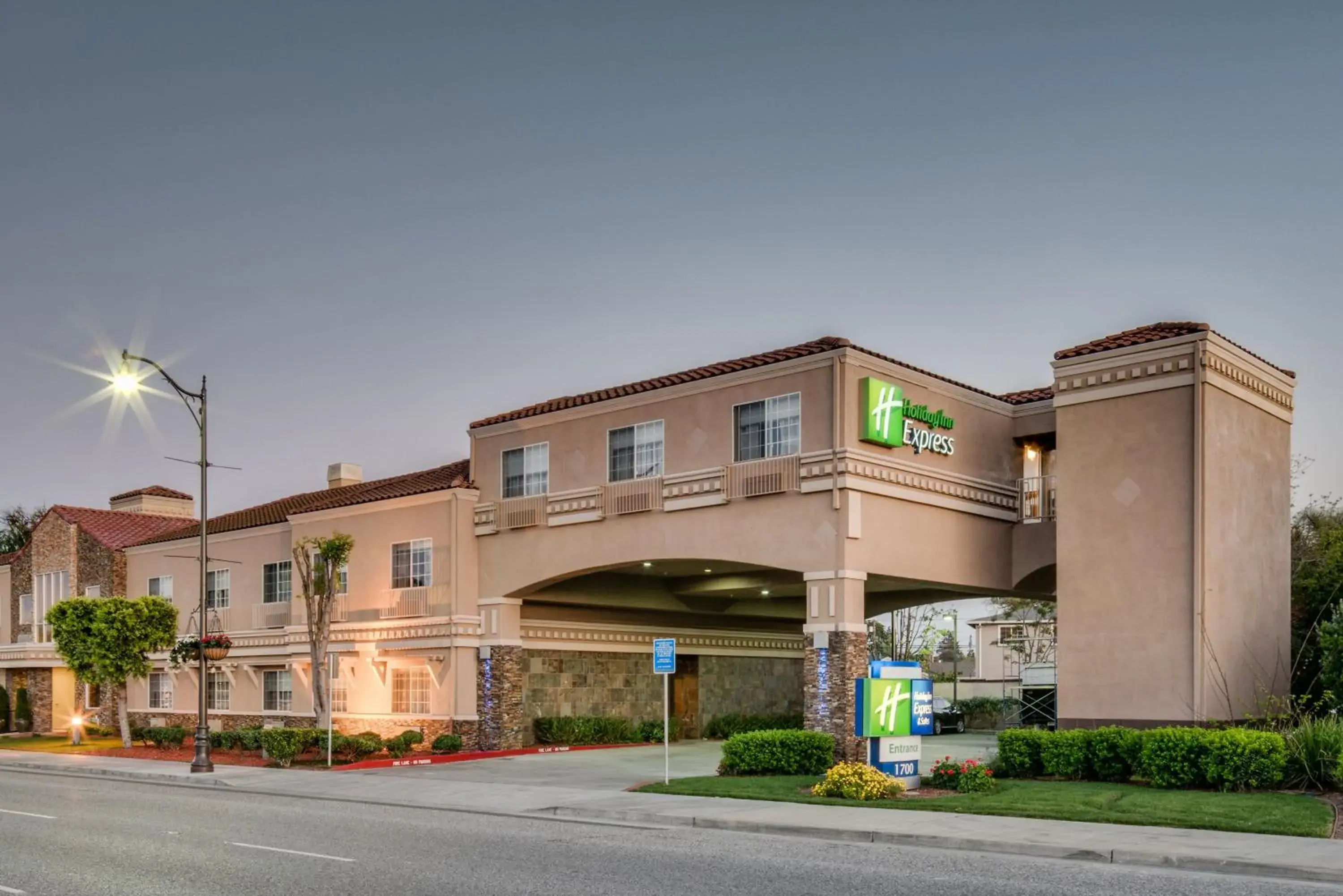 Property building in Holiday Inn Express & Suites Santa Clara by IHG Property building in Holiday Inn Express & Suites Santa Clara by IHG