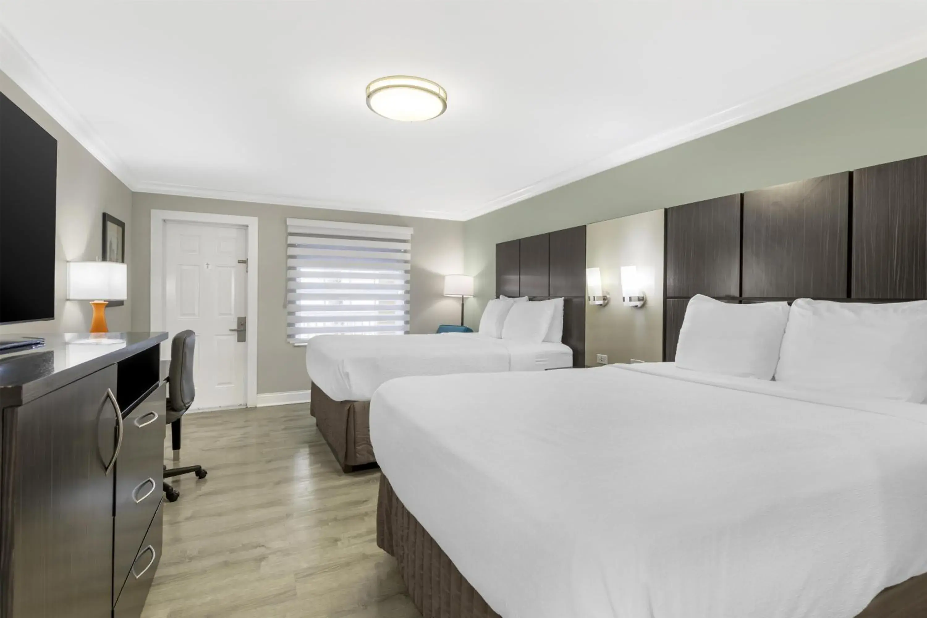 Bedroom, Bed in Best Western Historic Bayfront Bedroom, Bed in Best Western Historic Bayfront