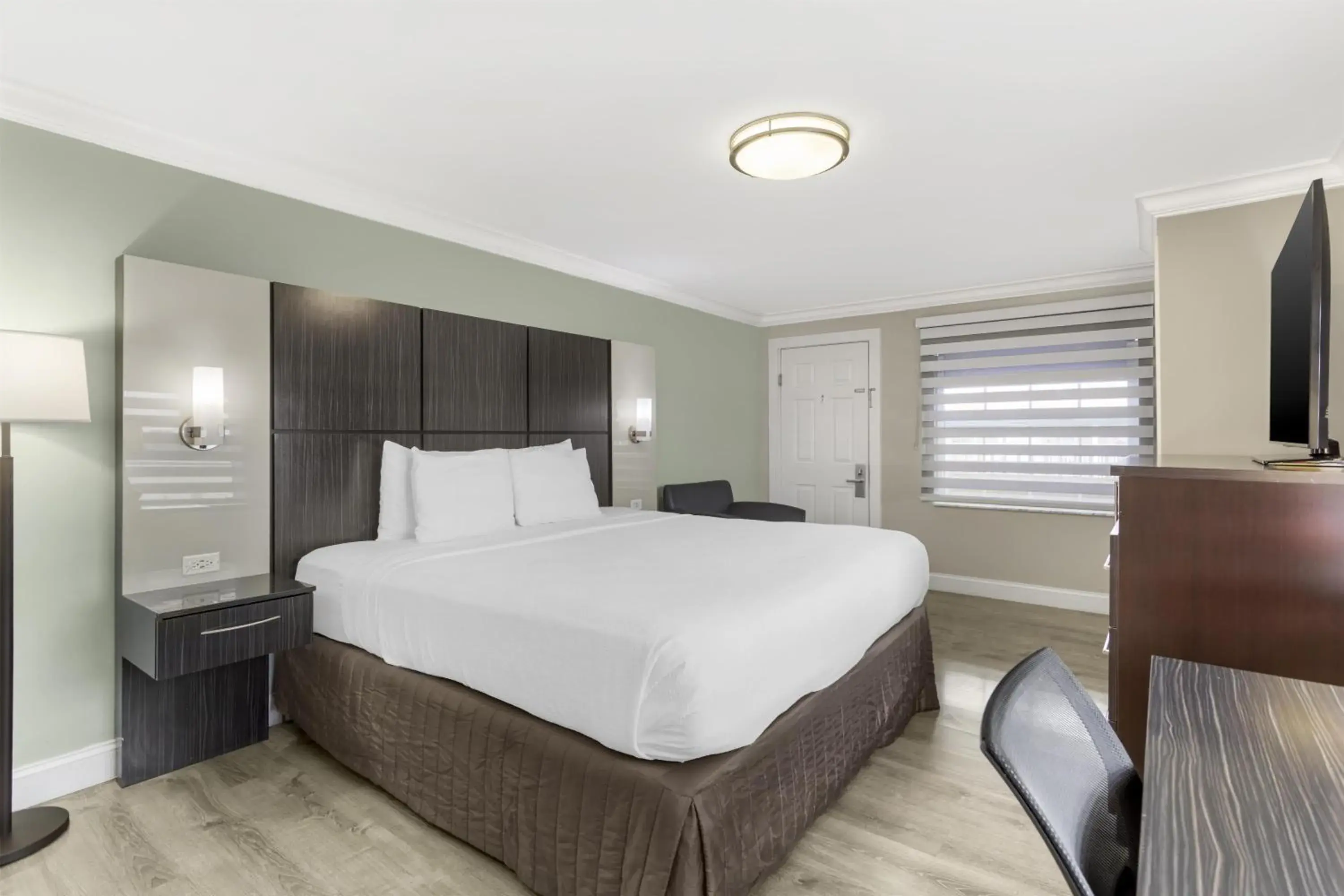 Bedroom, Bed in Best Western Historic Bayfront Bedroom, Bed in Best Western Historic Bayfront