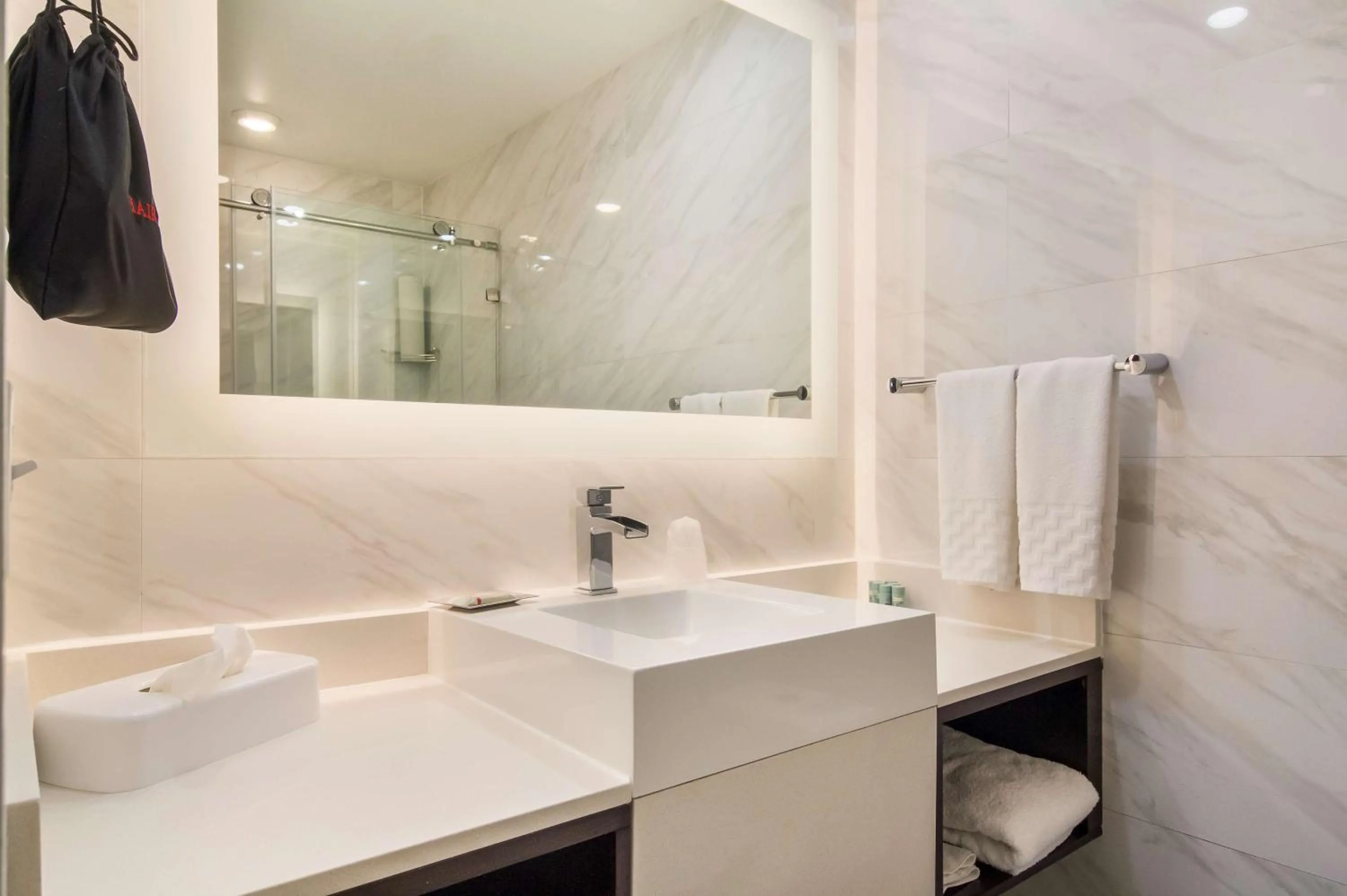 Bathroom in Best Western Historic Bayfront