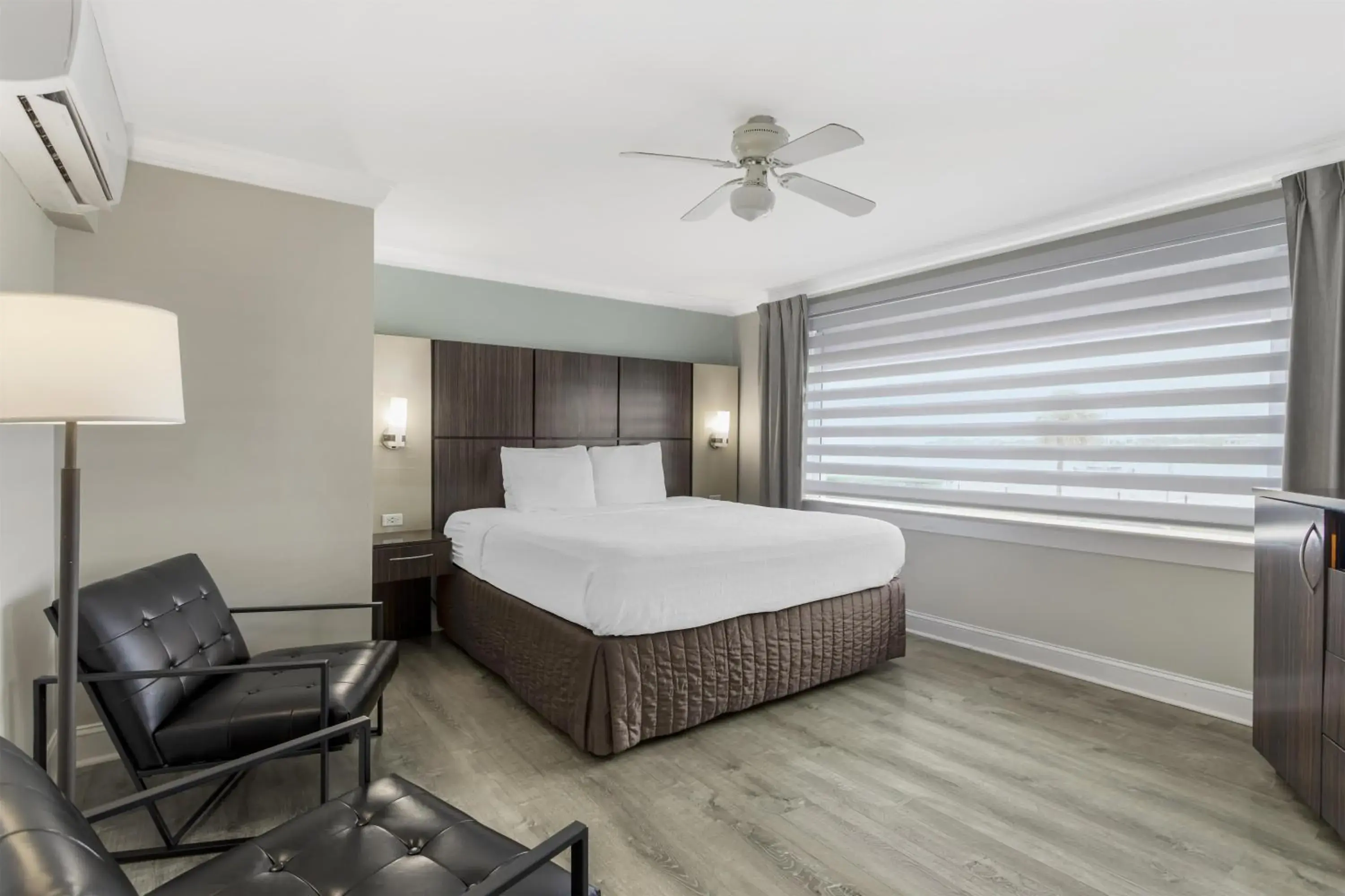 Bedroom, Bed in Best Western Historic Bayfront Bedroom, Bed in Best Western Historic Bayfront