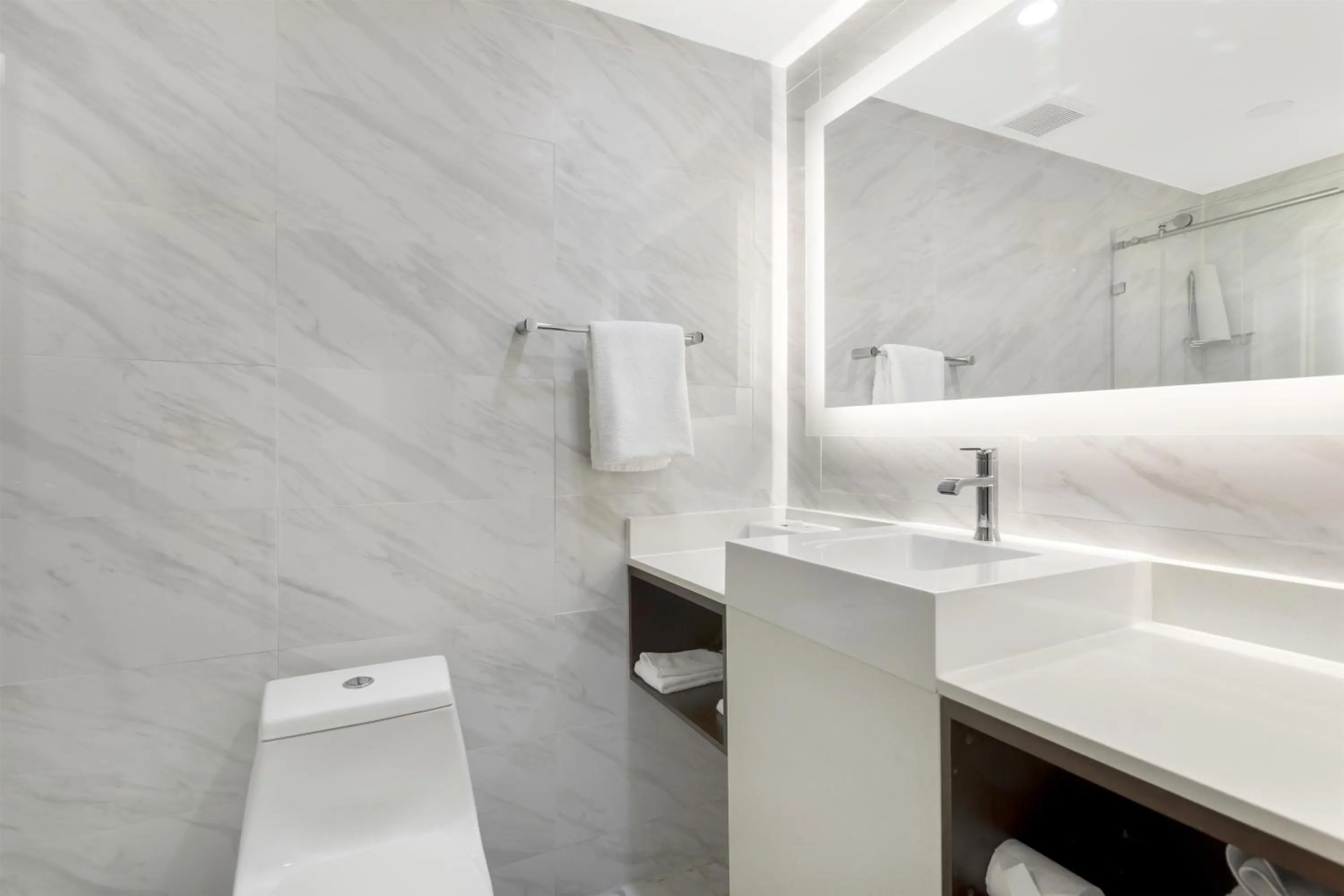 Bedroom in Best Western Historic Bayfront