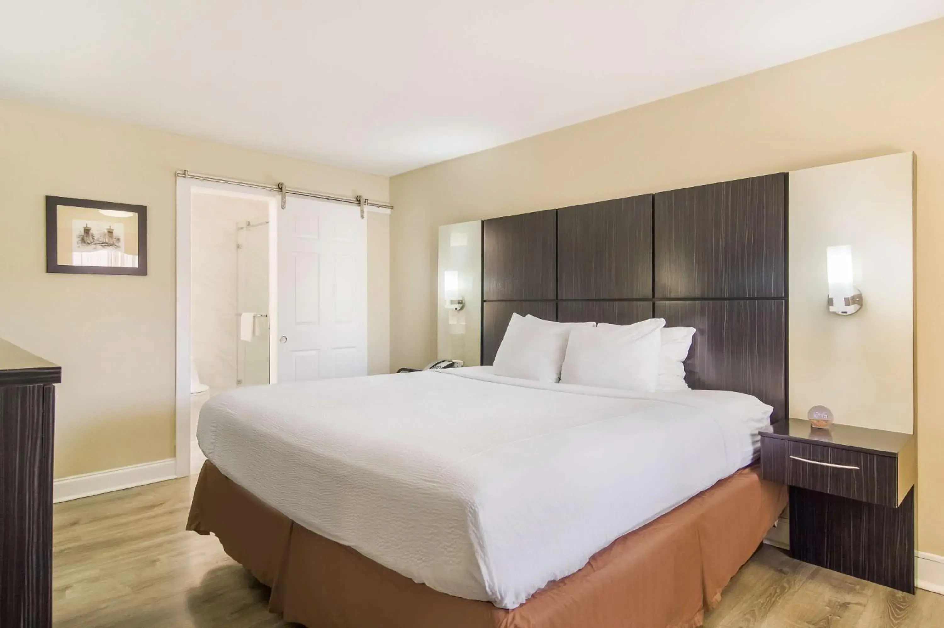 Bedroom, Bed in Best Western Historic Bayfront Bedroom, Bed in Best Western Historic Bayfront