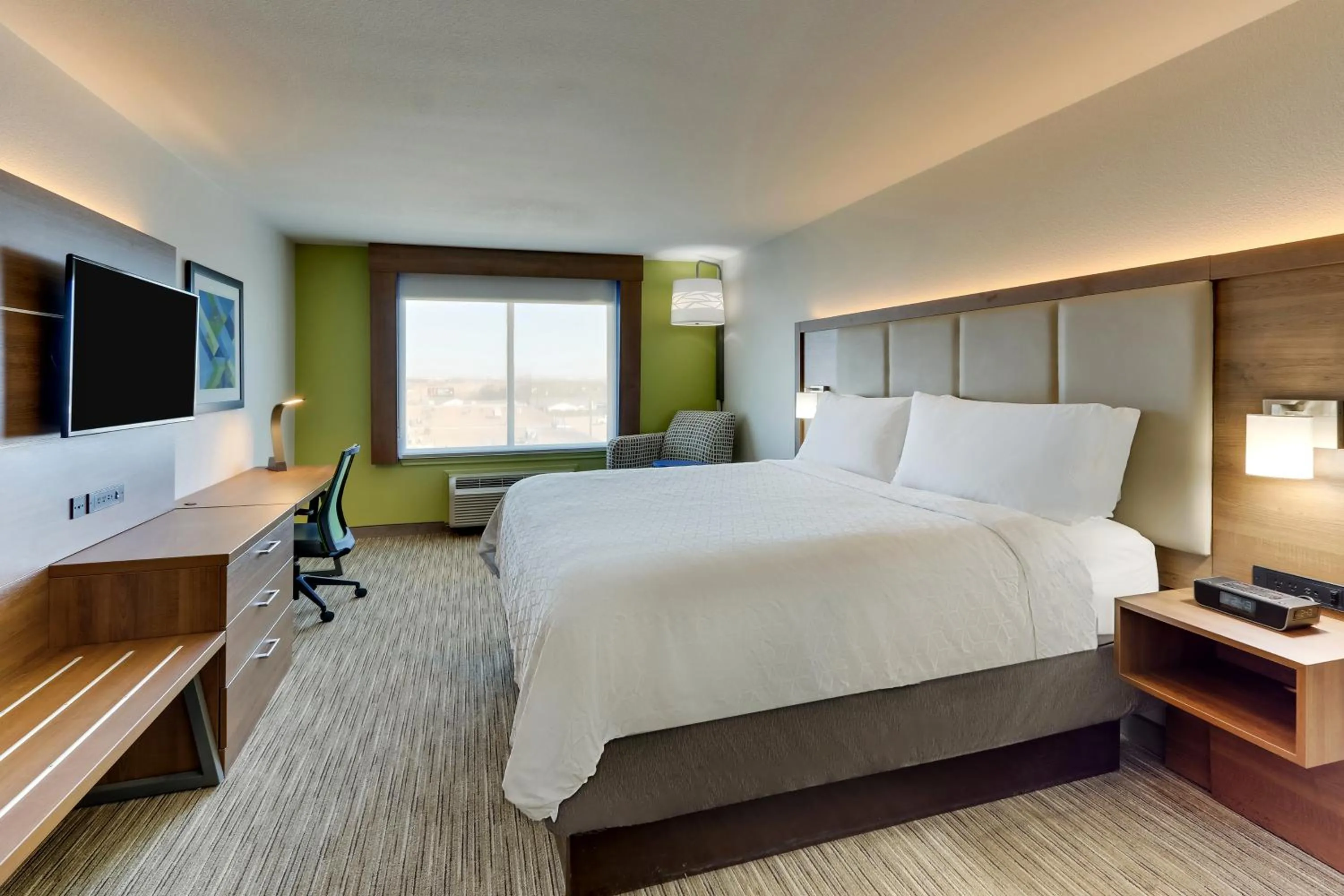 Bed in Holiday Inn Express Lake Worth NW Loop 820 by IHG