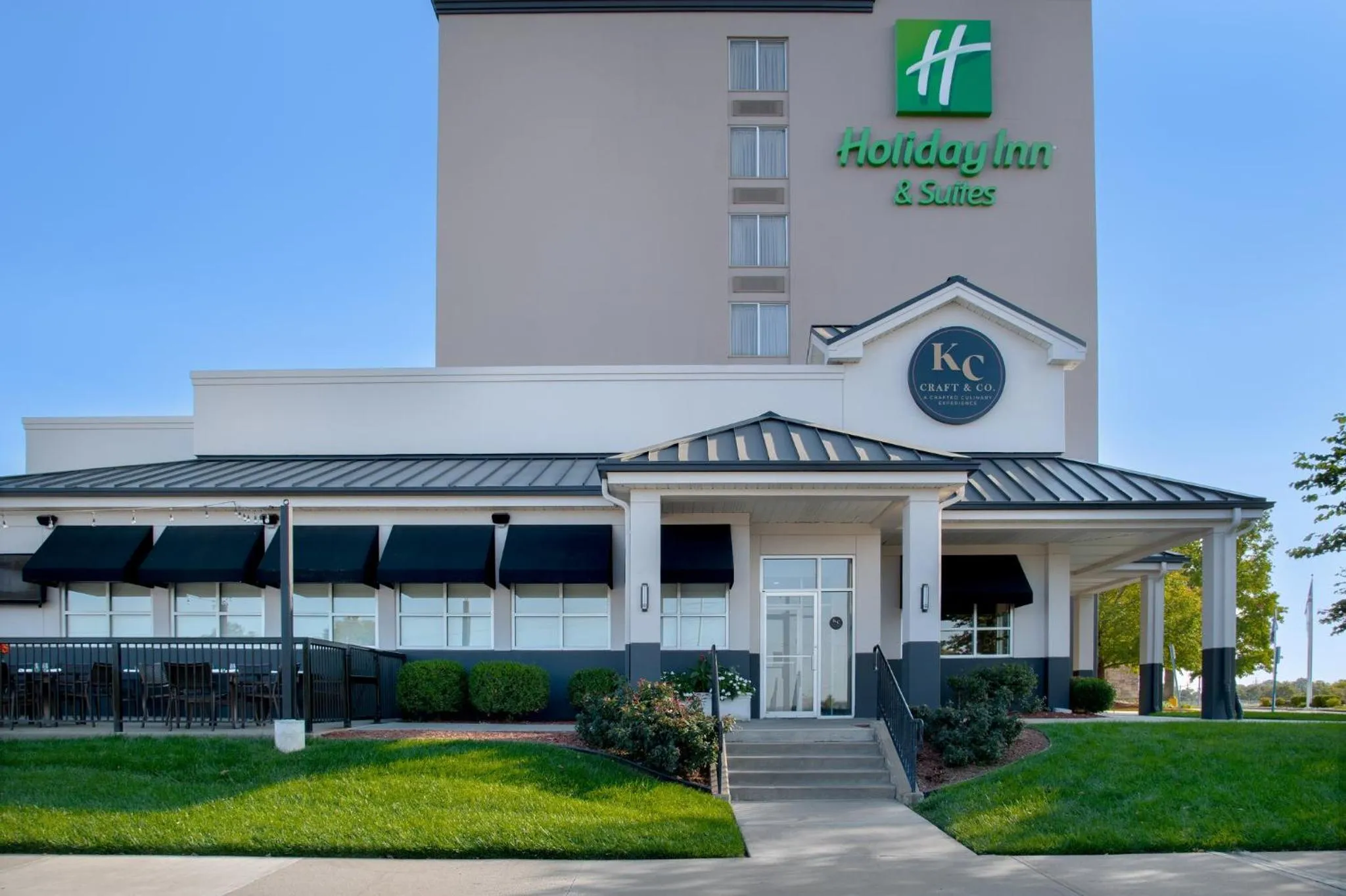 Restaurant/places to eat in Holiday Inn Hotel & Suites Overland Park-West by IHG