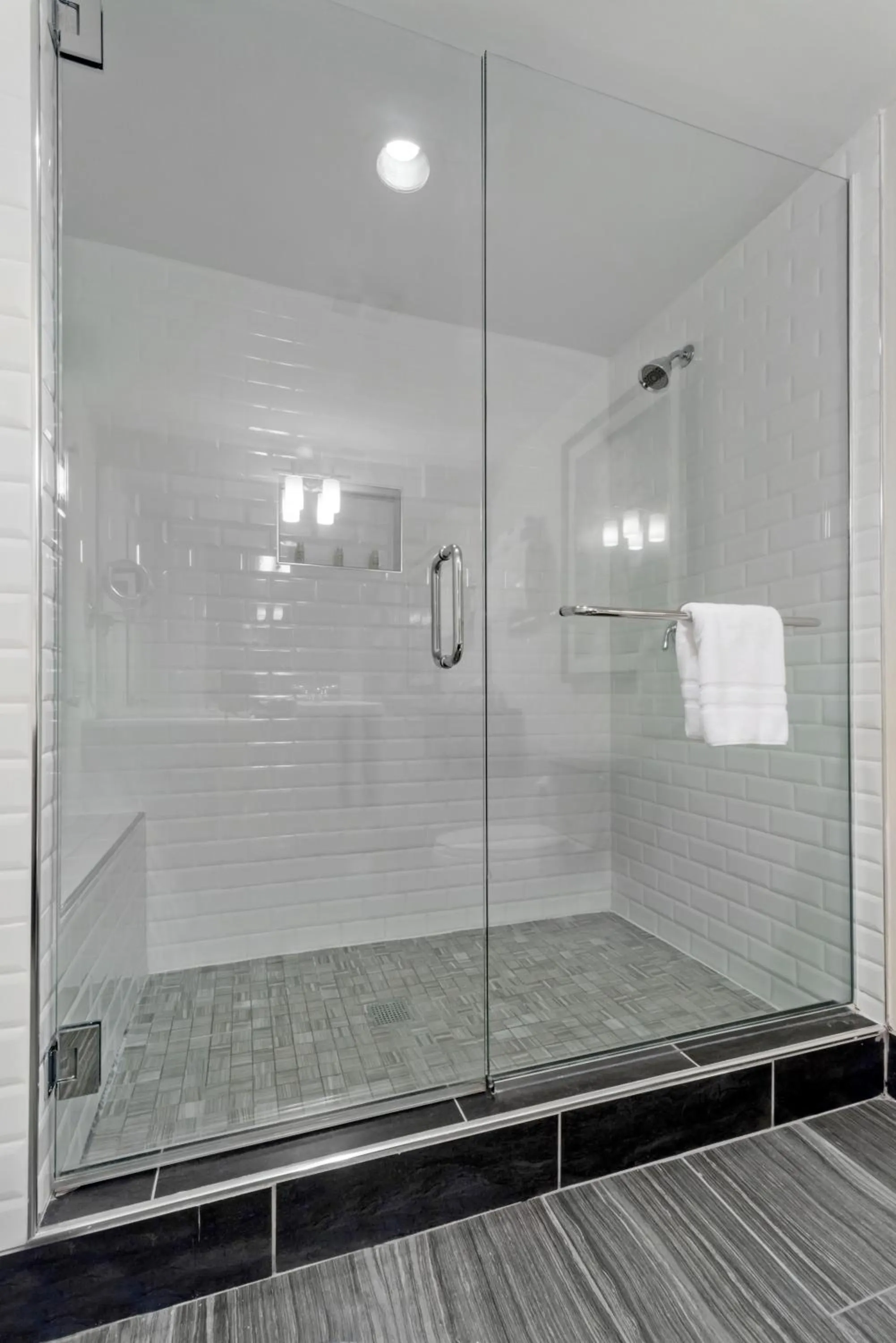 Bathroom in Artmore Hotel