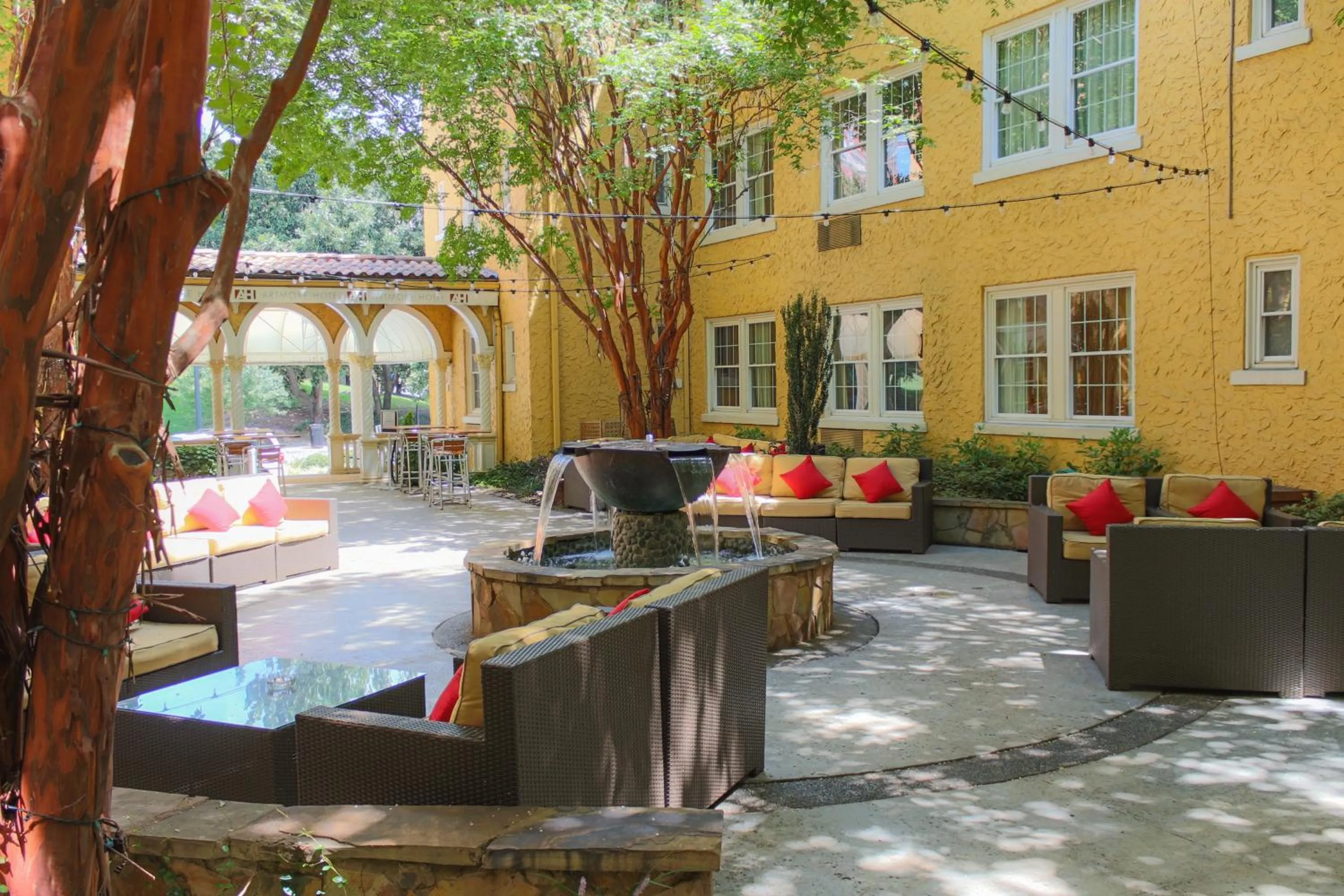 Facade/entrance in Artmore Hotel