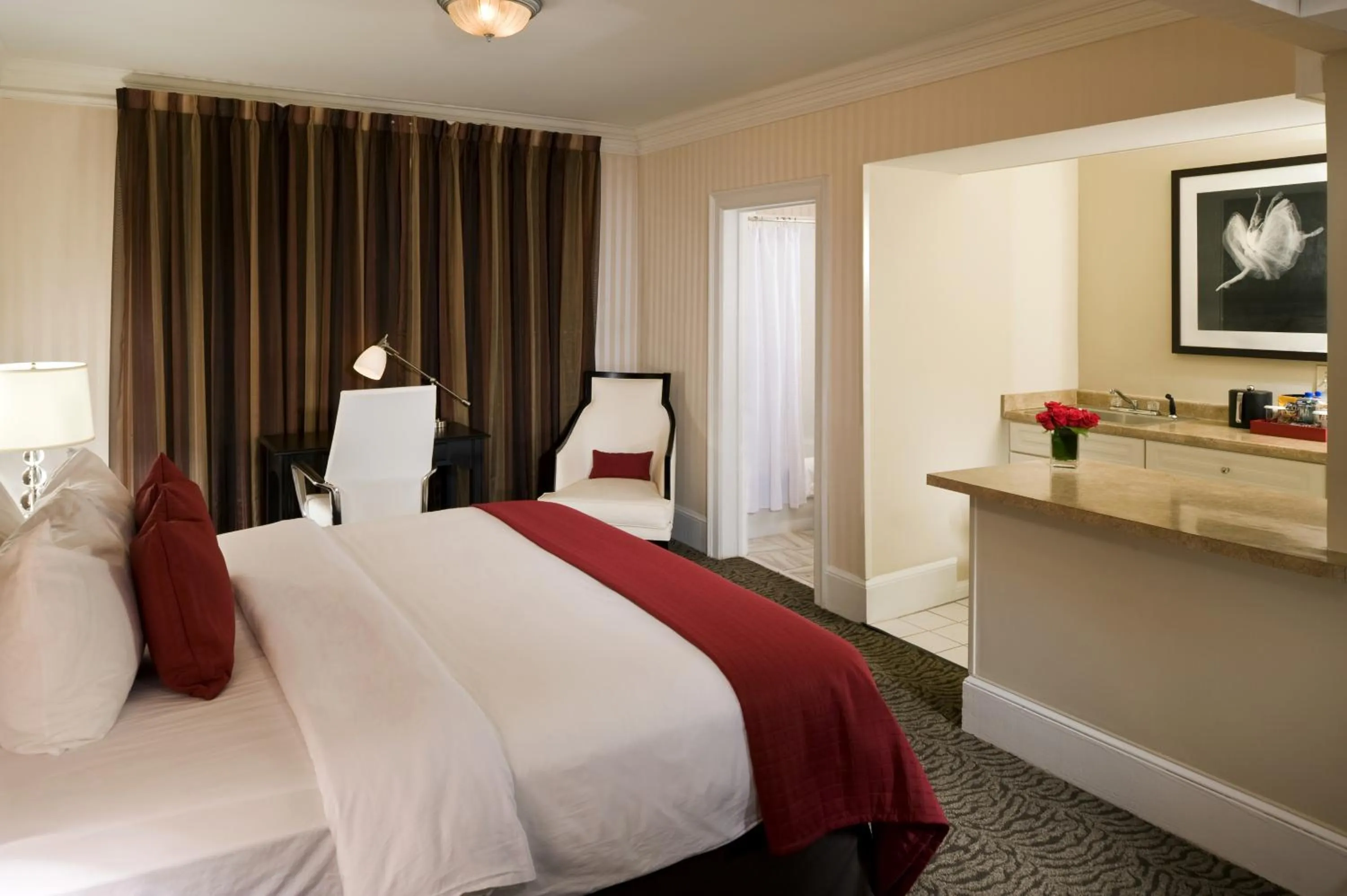 Bedroom in Artmore Hotel