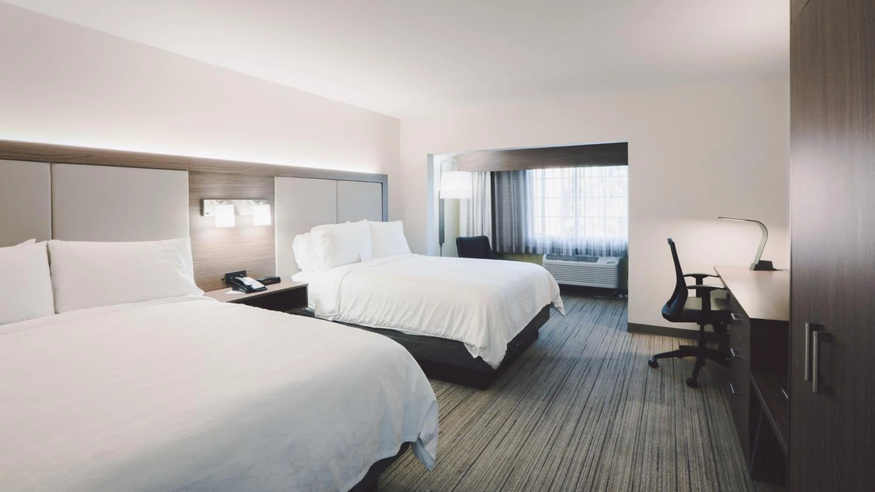 Photo of the whole room, Bed in Holiday Inn Express Lompoc by IHG