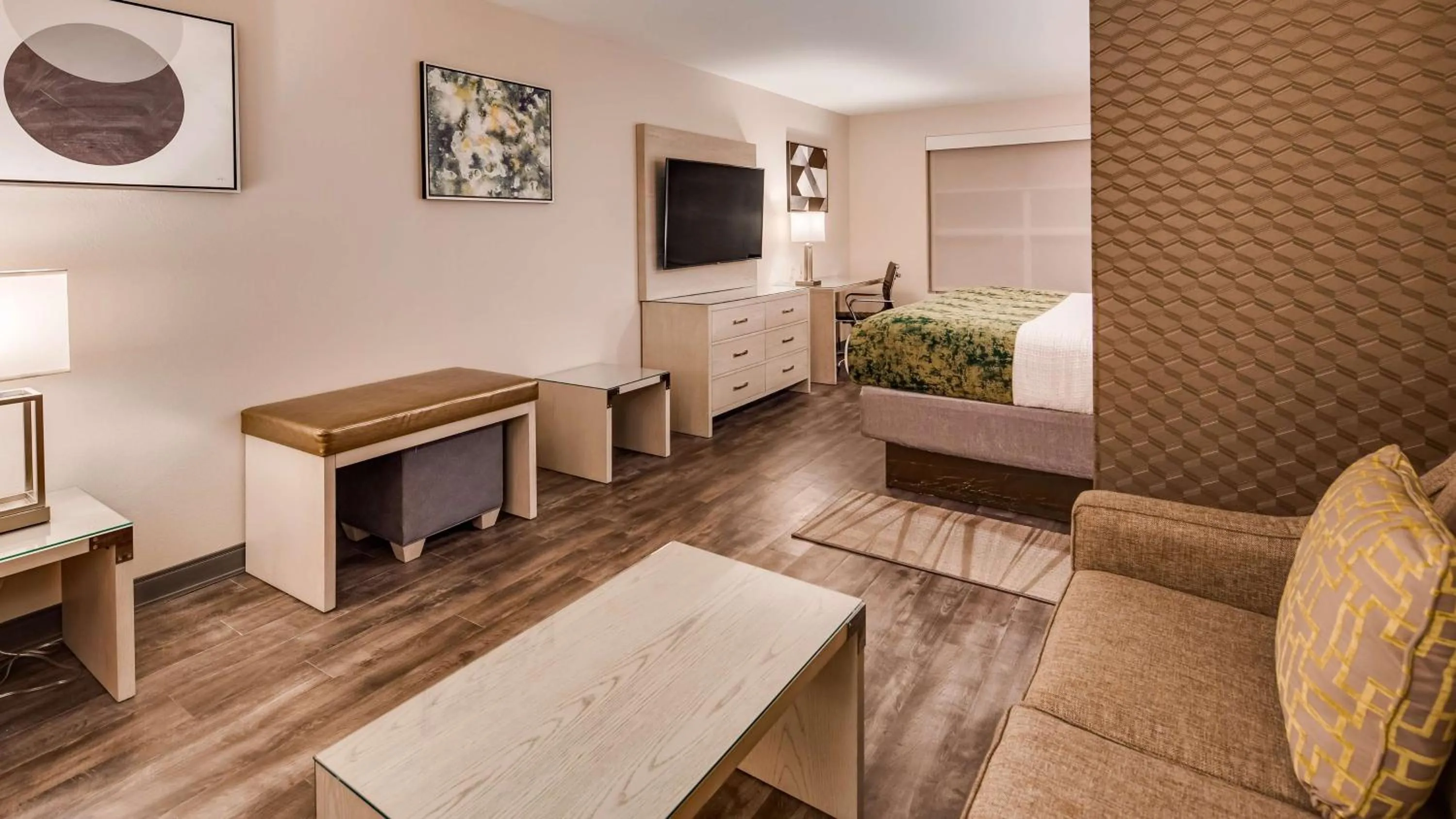 Photo of the whole room in Best Western Premier I-95 Savannah Airport/ Pooler West