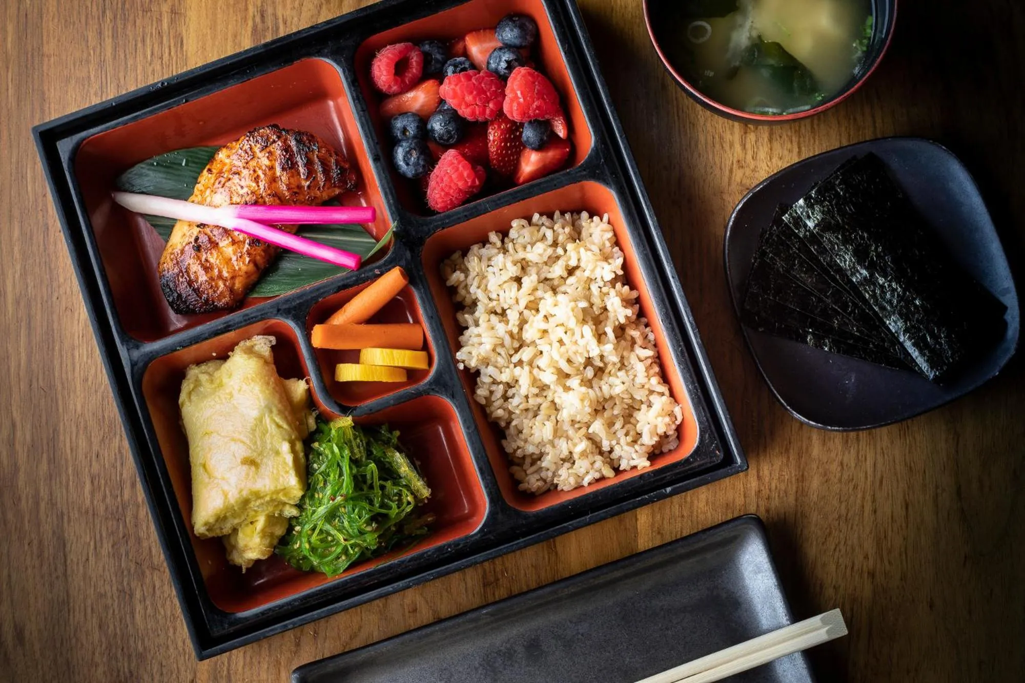 Restaurant/places to eat in 6 Columbus Central Park Hotel