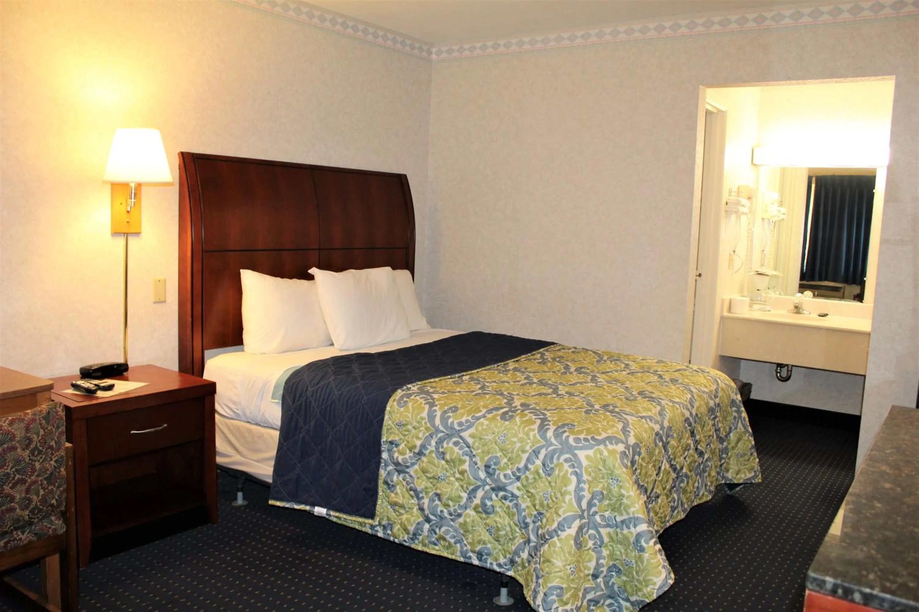 Photo of the whole room, Bed in Americas Best Value Inn of Decatur
