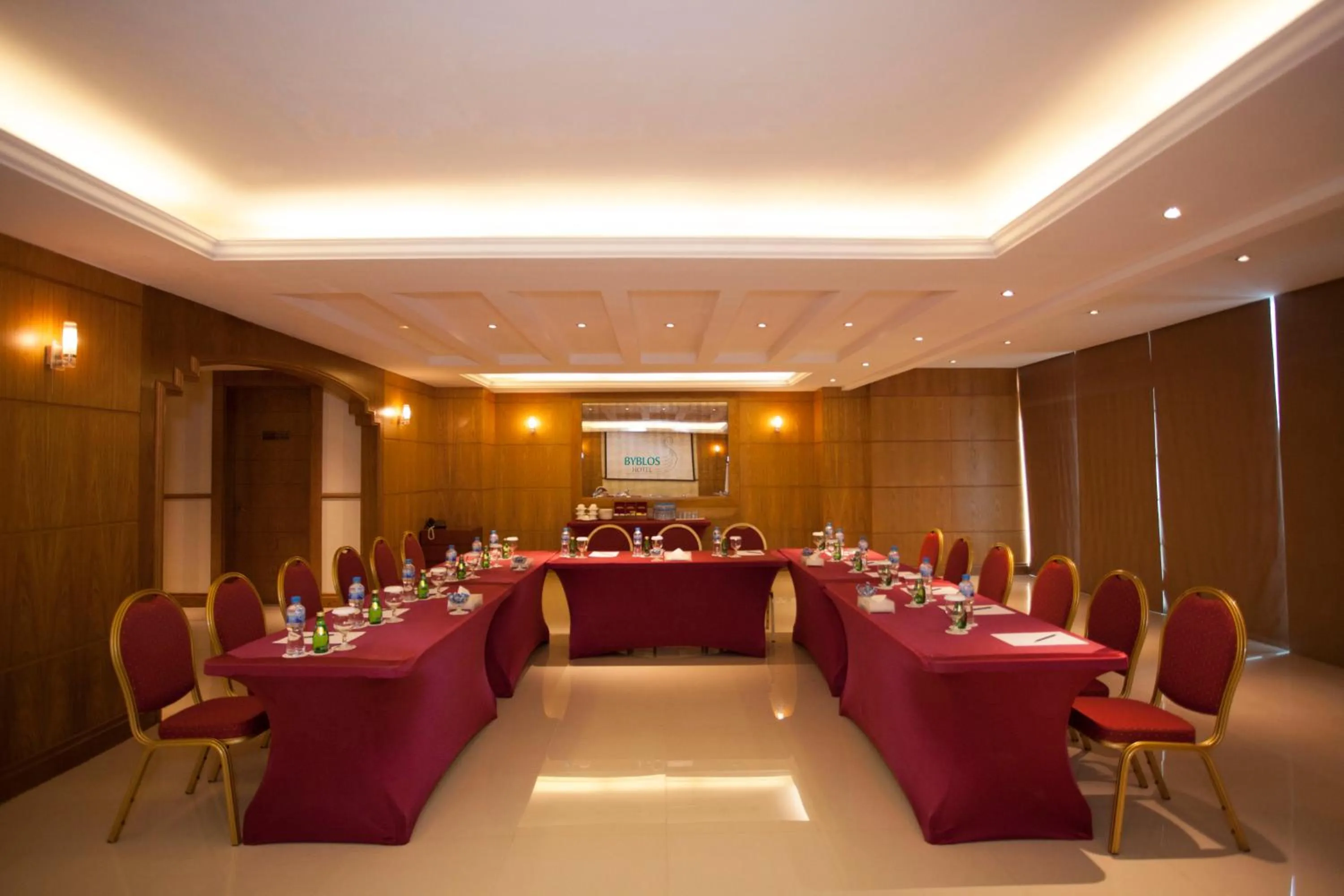 Business facilities in Social Hotel