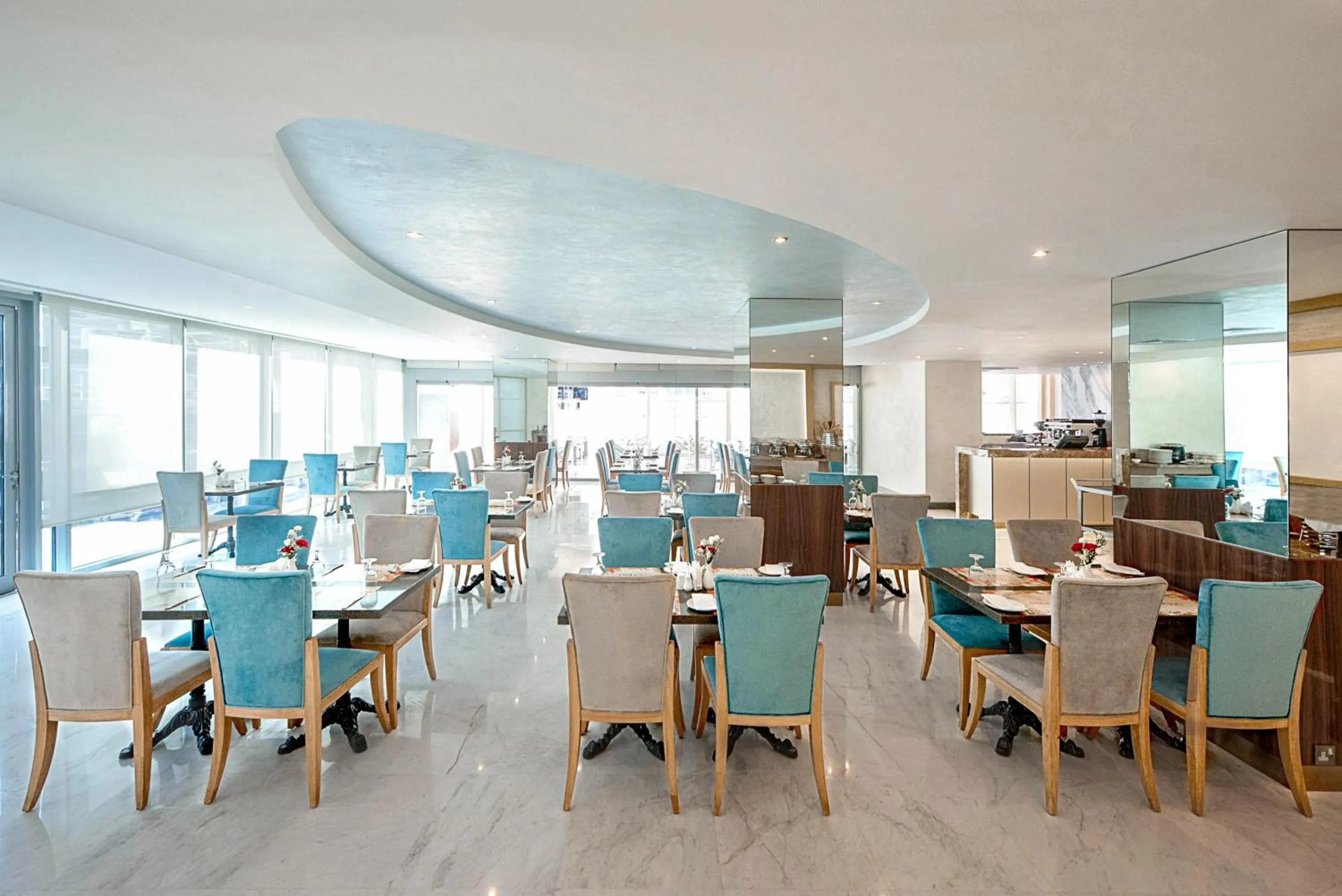 Restaurant/places to eat in Social Hotel