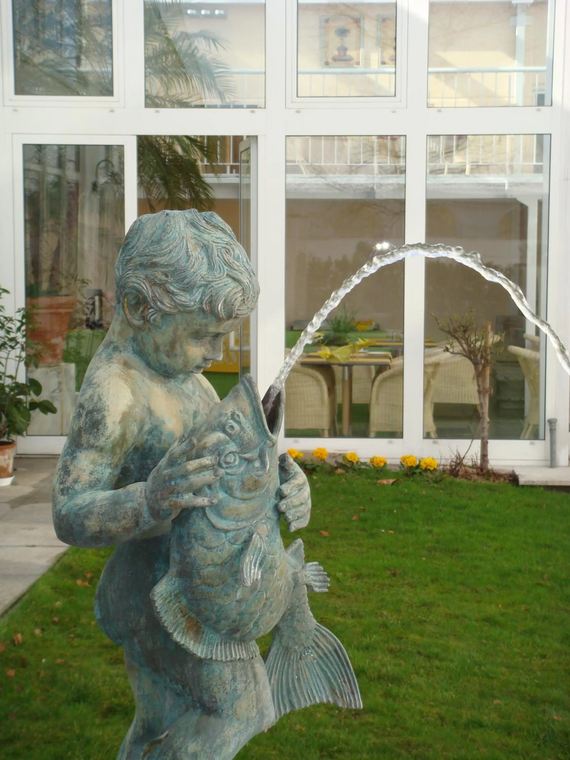 Restaurant/places to eat in Lindemann Hotel