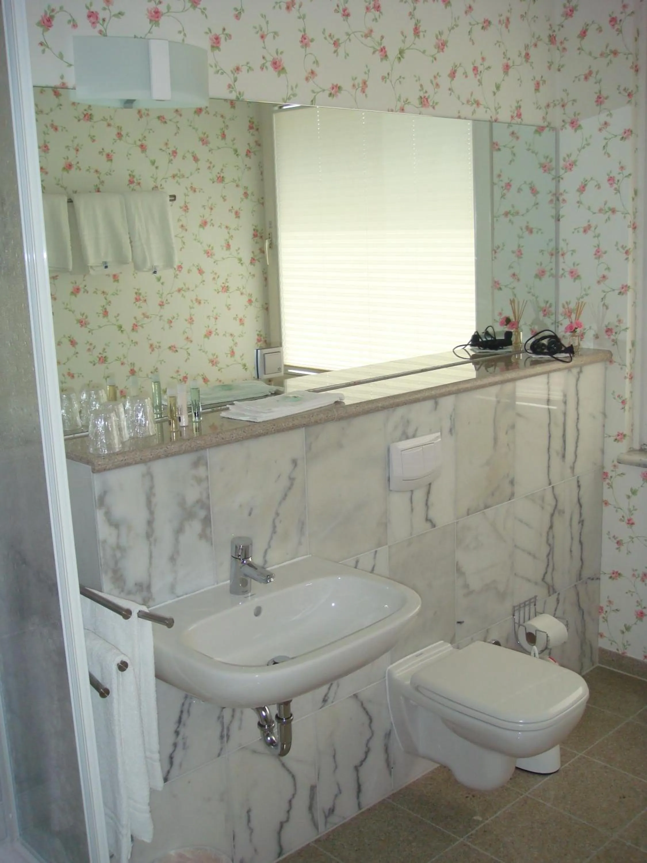 Bathroom in Lindemann Hotel