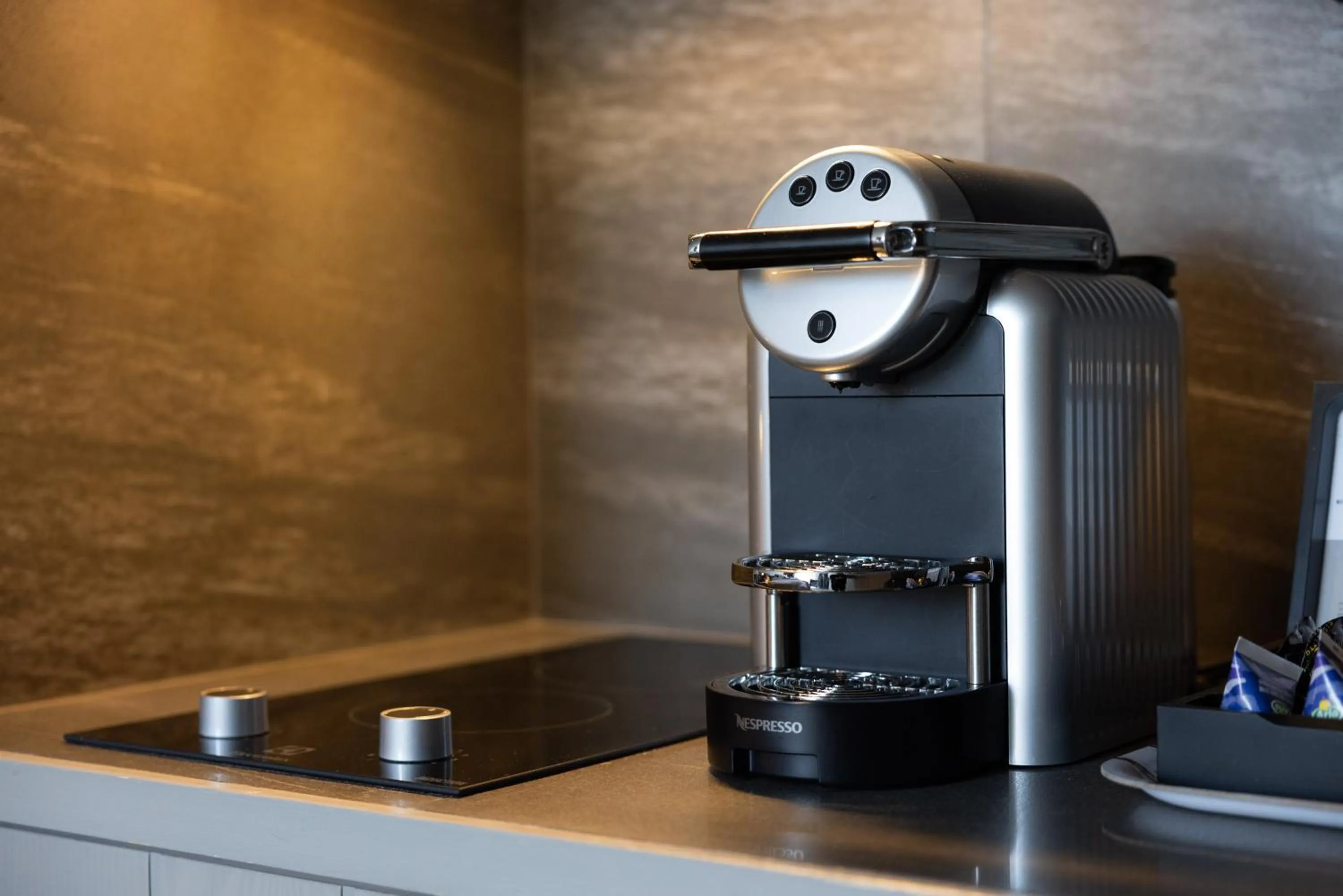 Coffee/tea facilities in Arctic TreeHouse Hotel