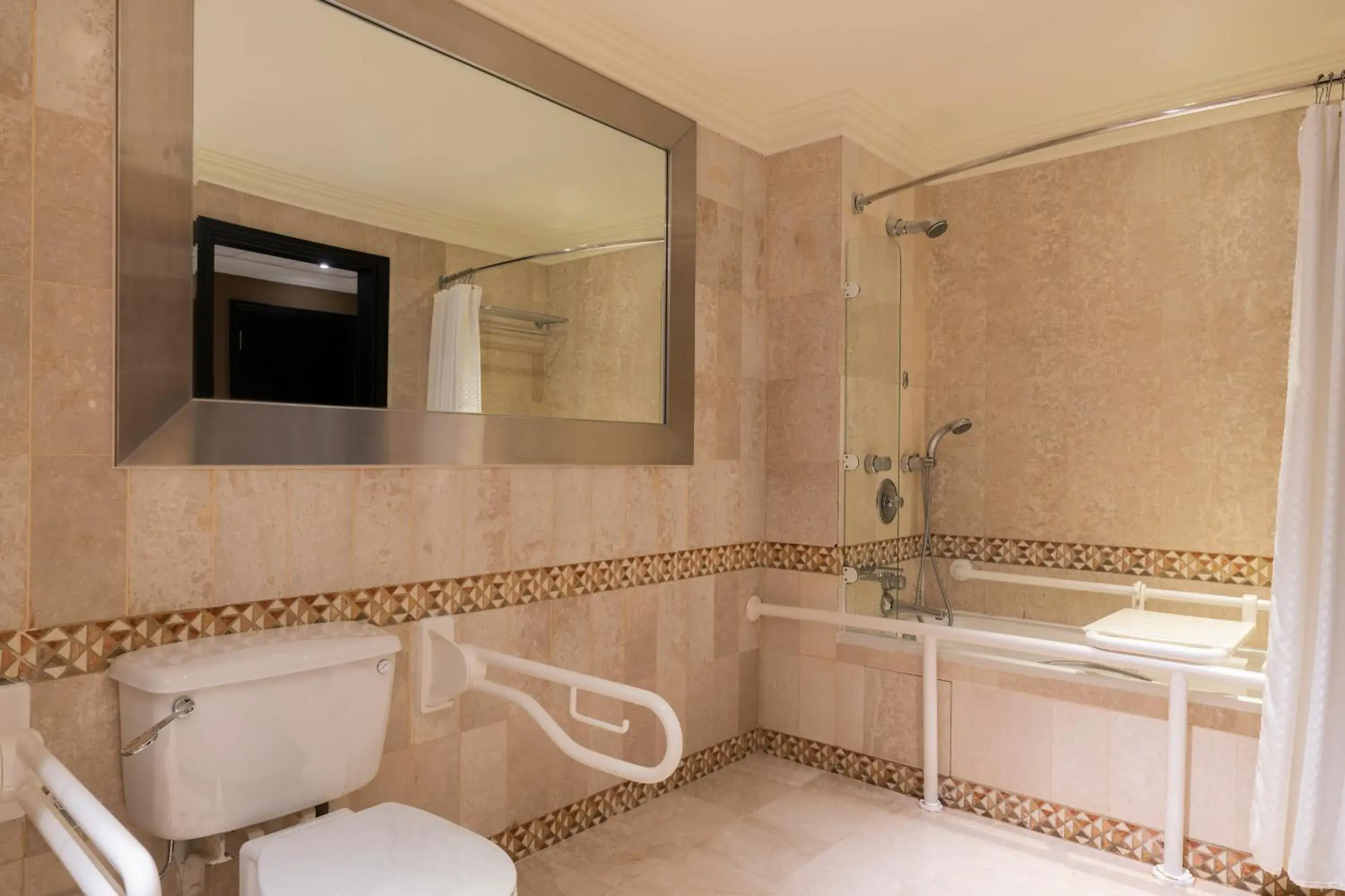 Standard Room King, Guest room, King, City view in Le Meridien Jeddah Standard Room King, Guest room, King, City view in Le Meridien Jeddah