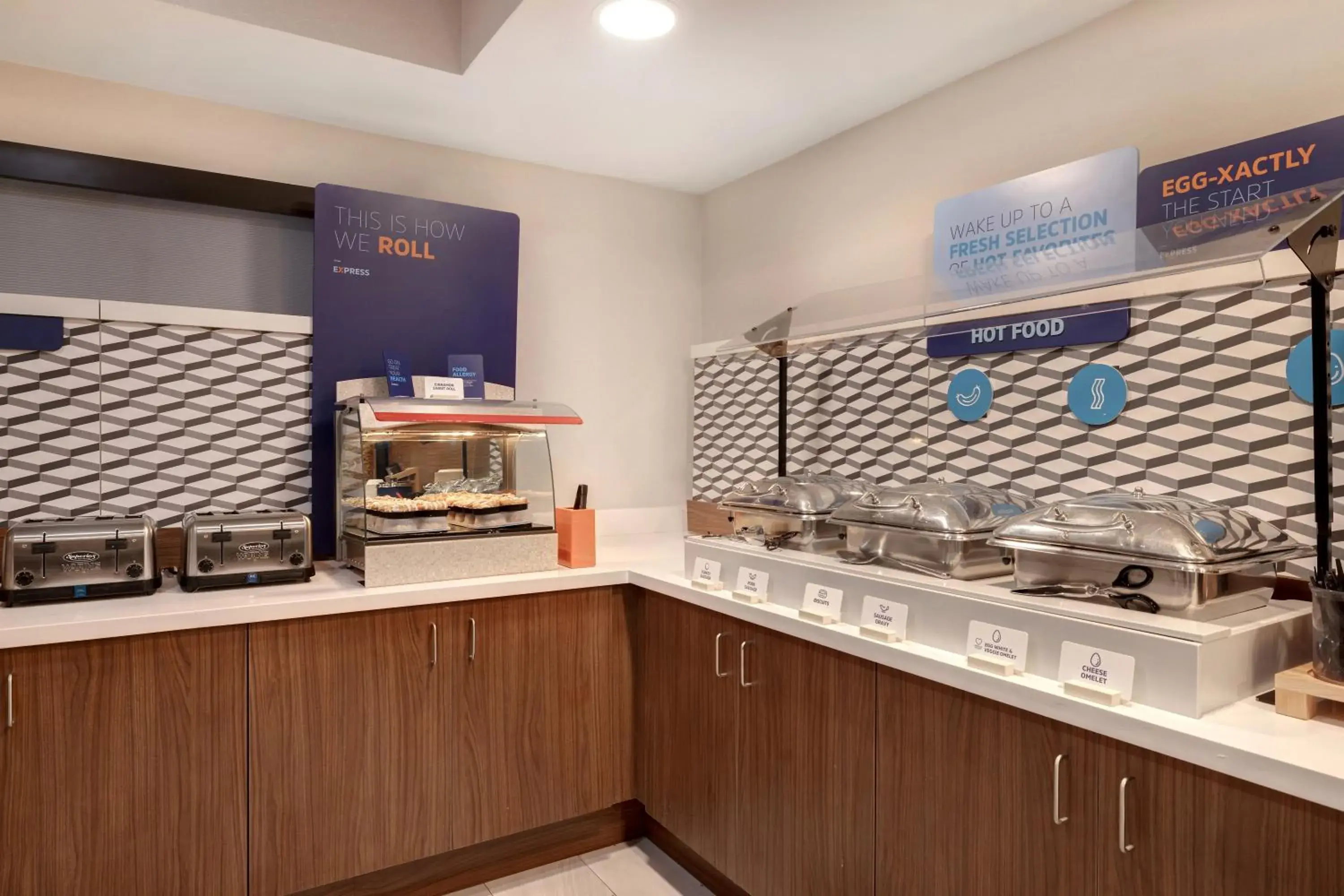 Breakfast in Holiday Inn Express Hotel & Suites Moab by IHG Breakfast in Holiday Inn Express Hotel & Suites Moab by IHG