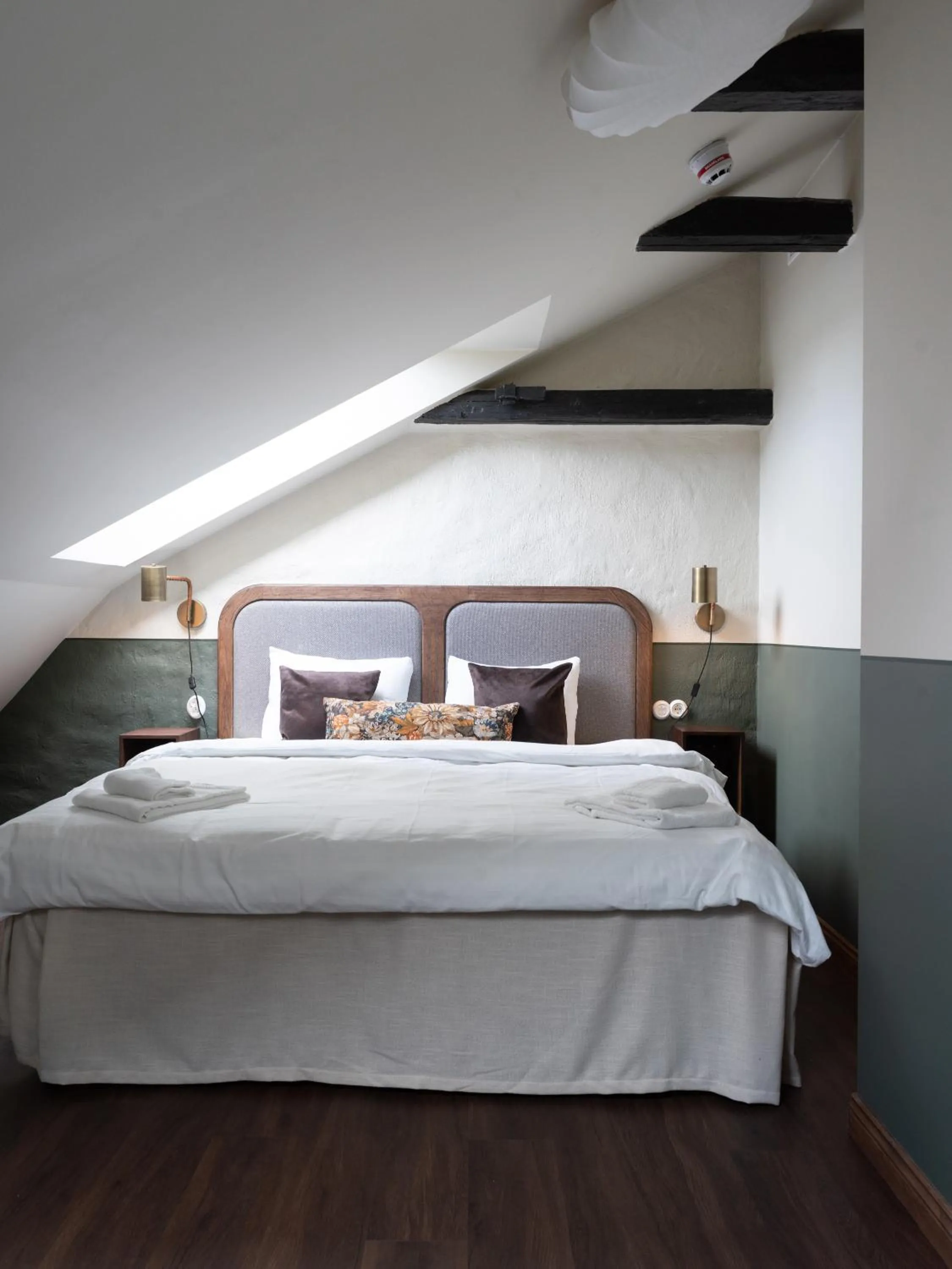 Bedroom, Bed in Hotel Bishops Arms Lund