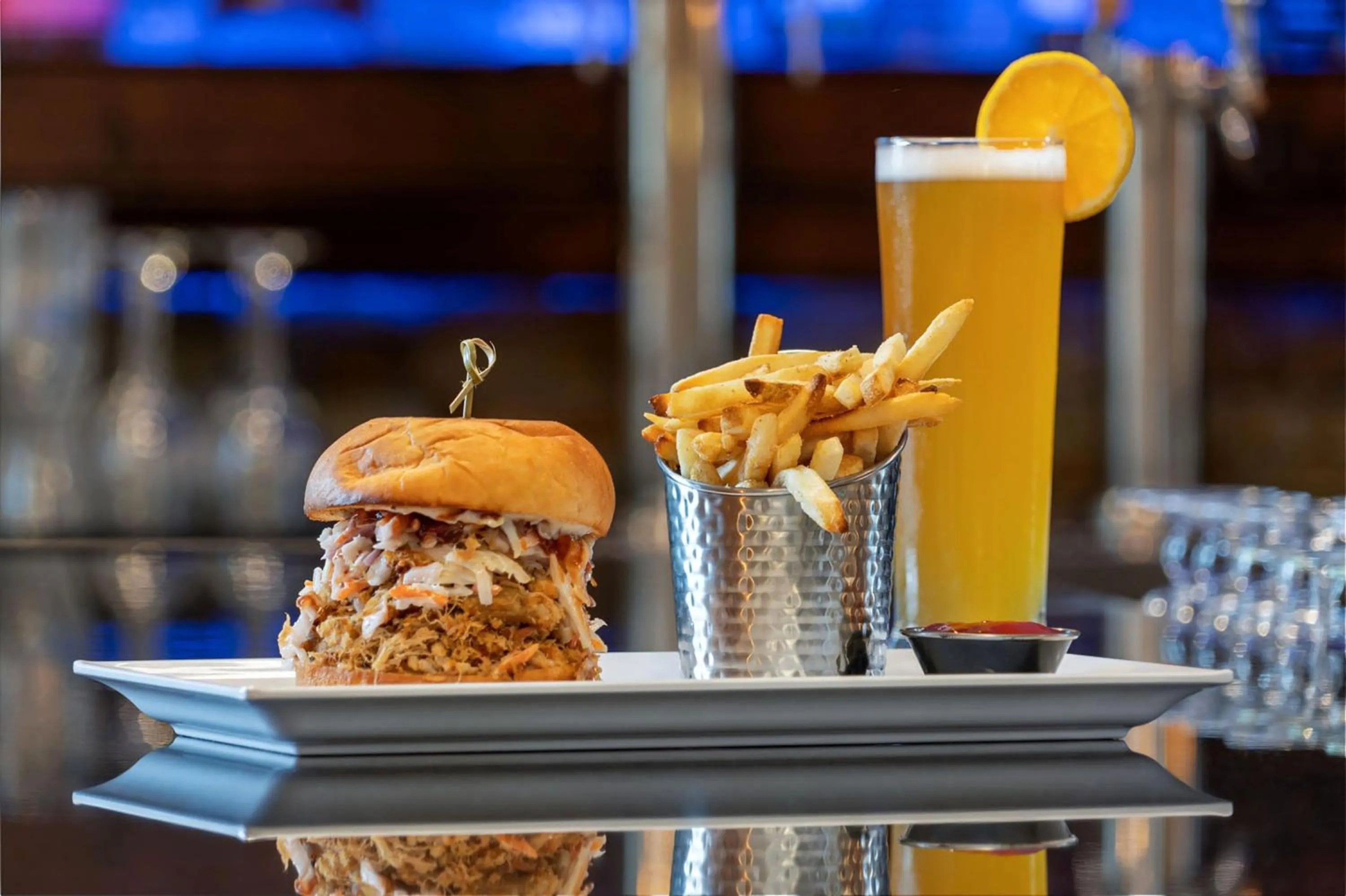 Restaurant/places to eat in Staybridge Suites Everett - Paine Field by IHG