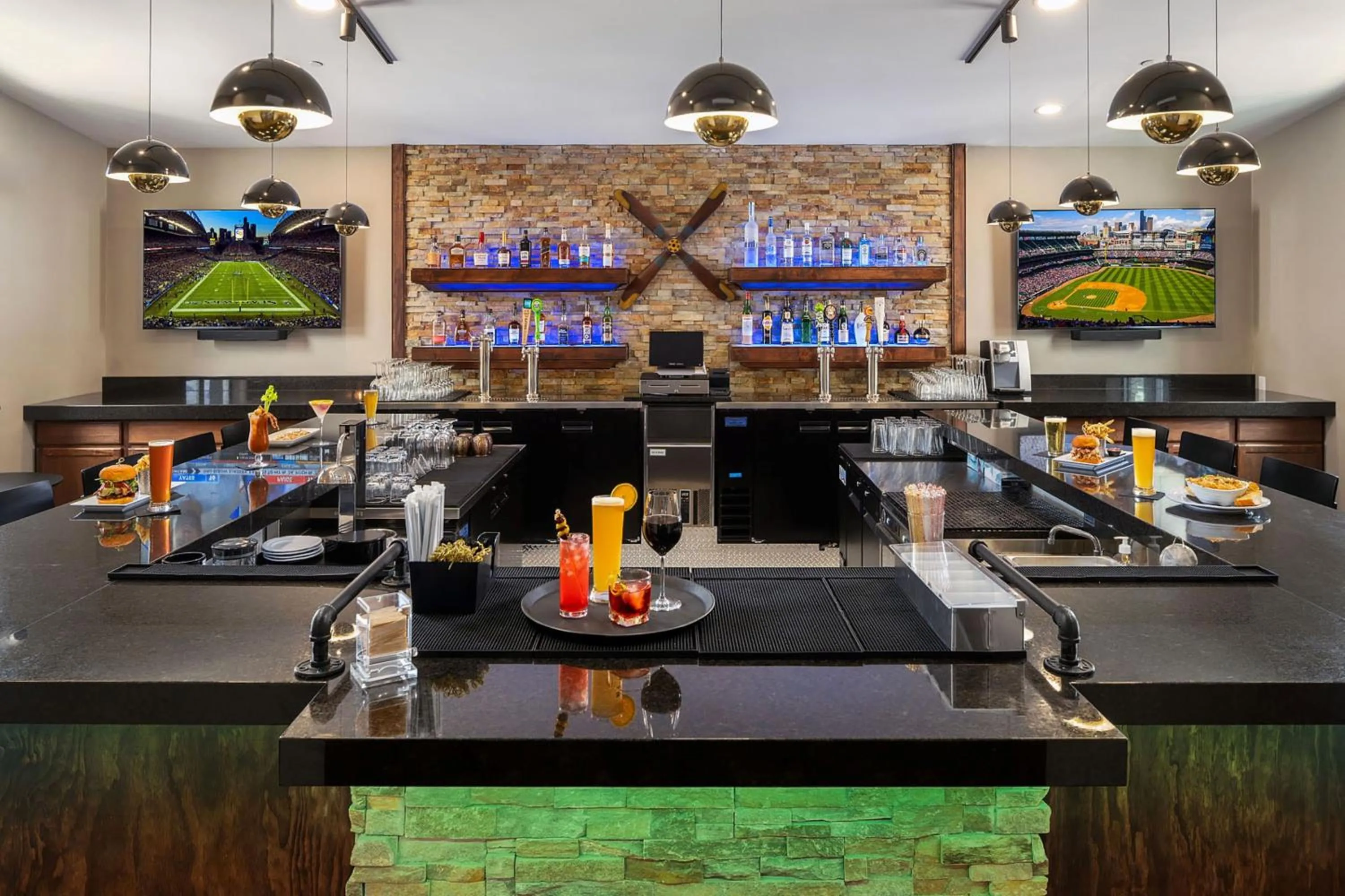 Restaurant/places to eat in Staybridge Suites Everett - Paine Field by IHG