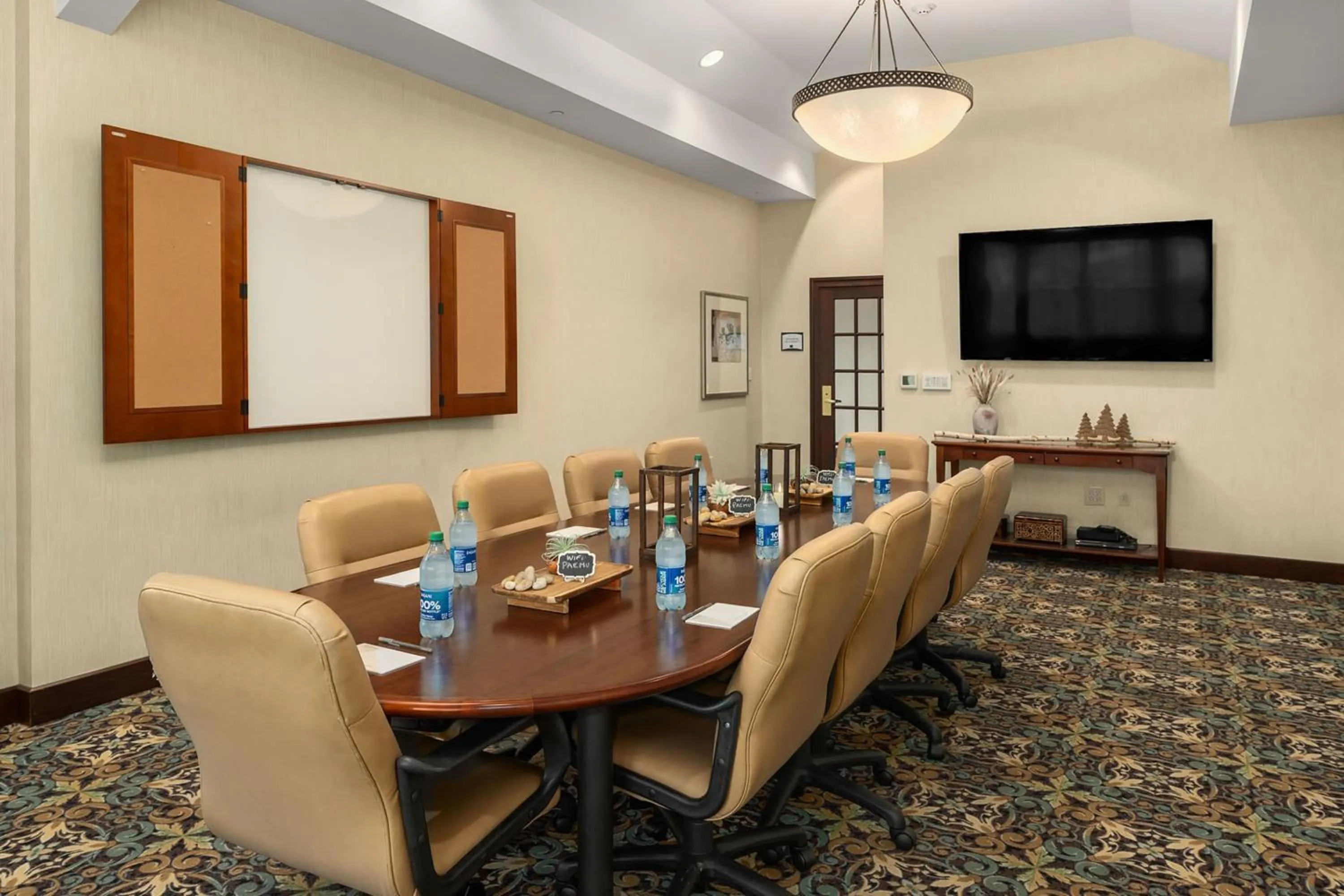 Meeting/conference room in Staybridge Suites Everett - Paine Field by IHG
