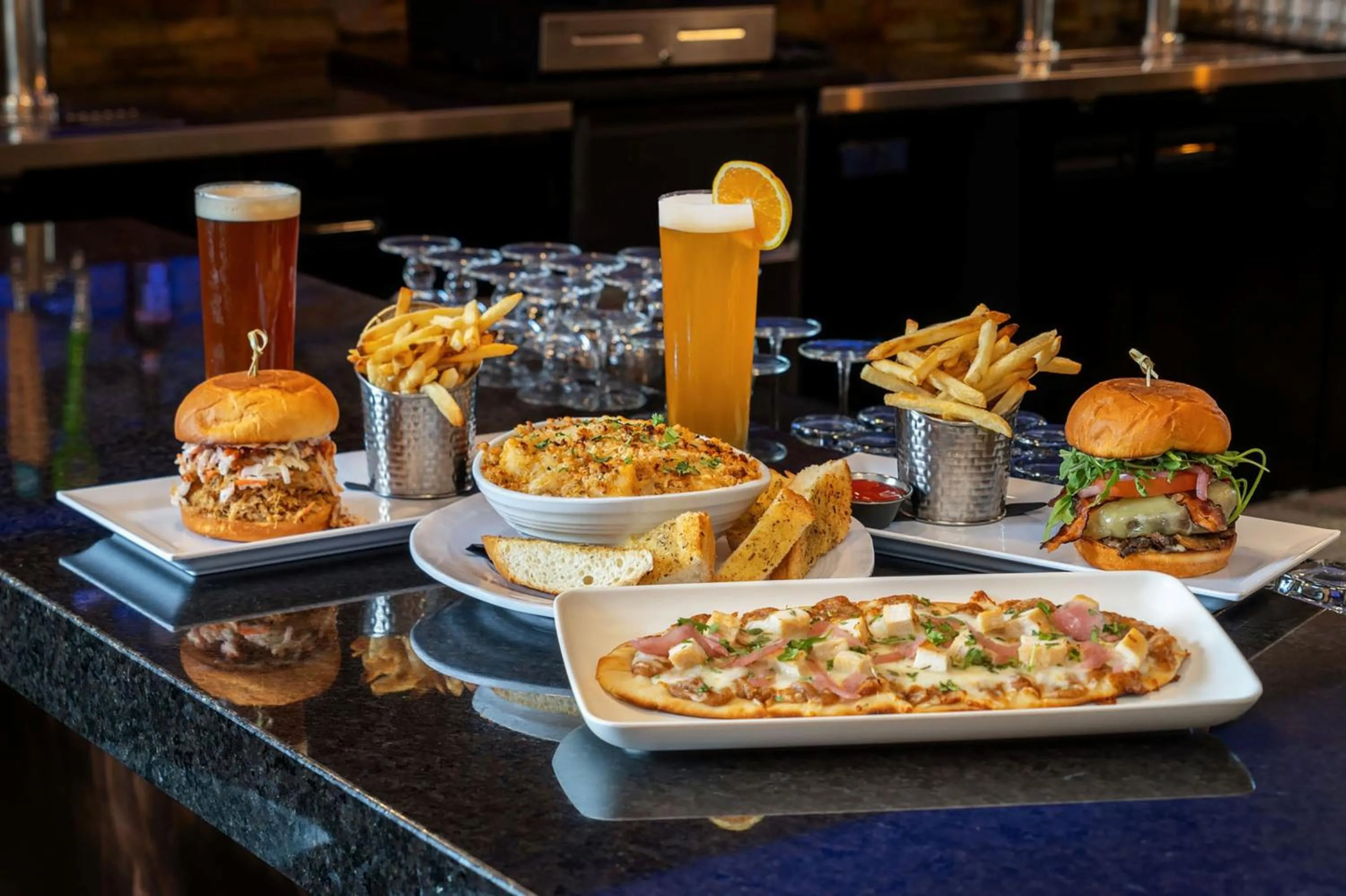 Restaurant/places to eat in Staybridge Suites Everett - Paine Field by IHG