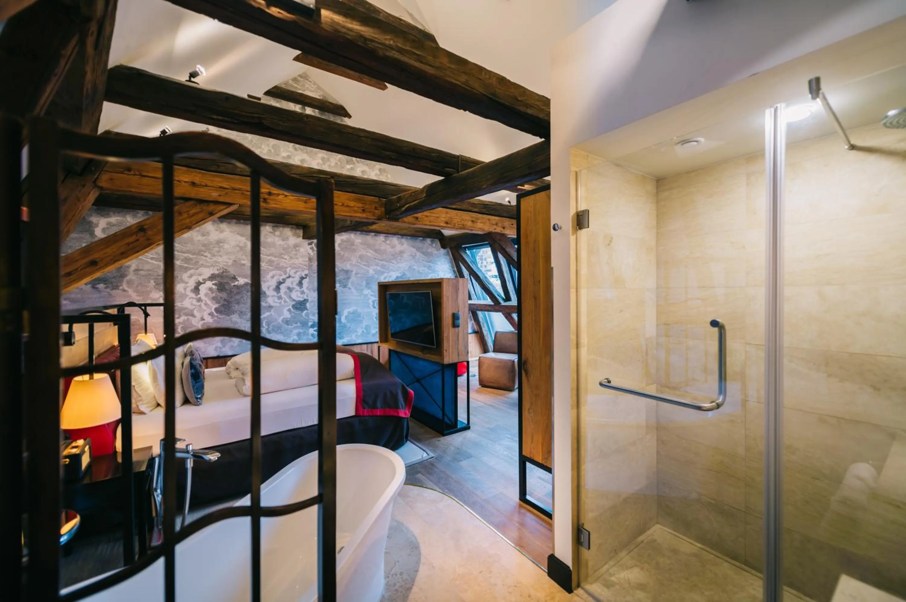 Shower, Bed in PEST-BUDA Design Hotel
