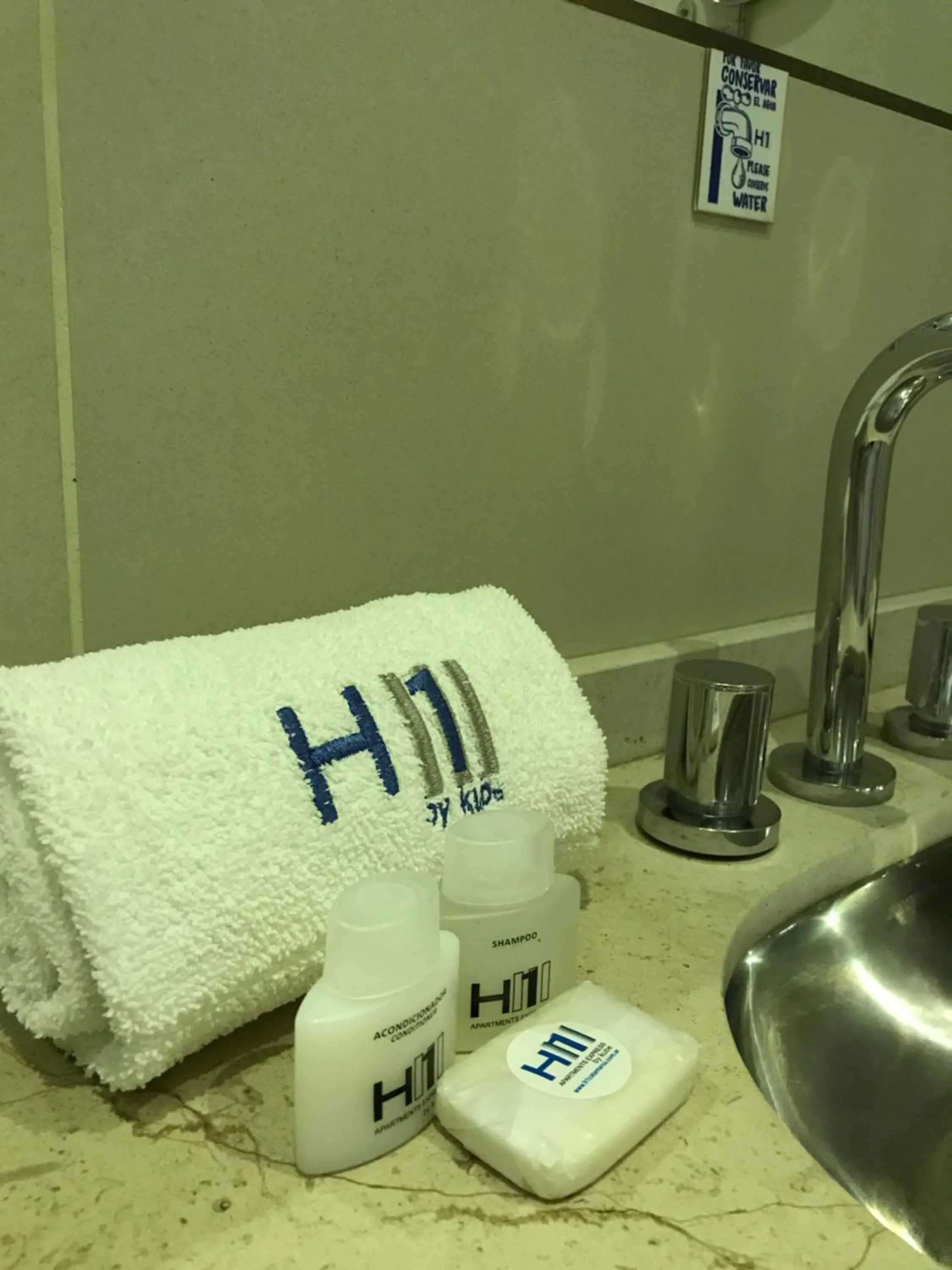 Bathroom in H1 Apartments Hotel