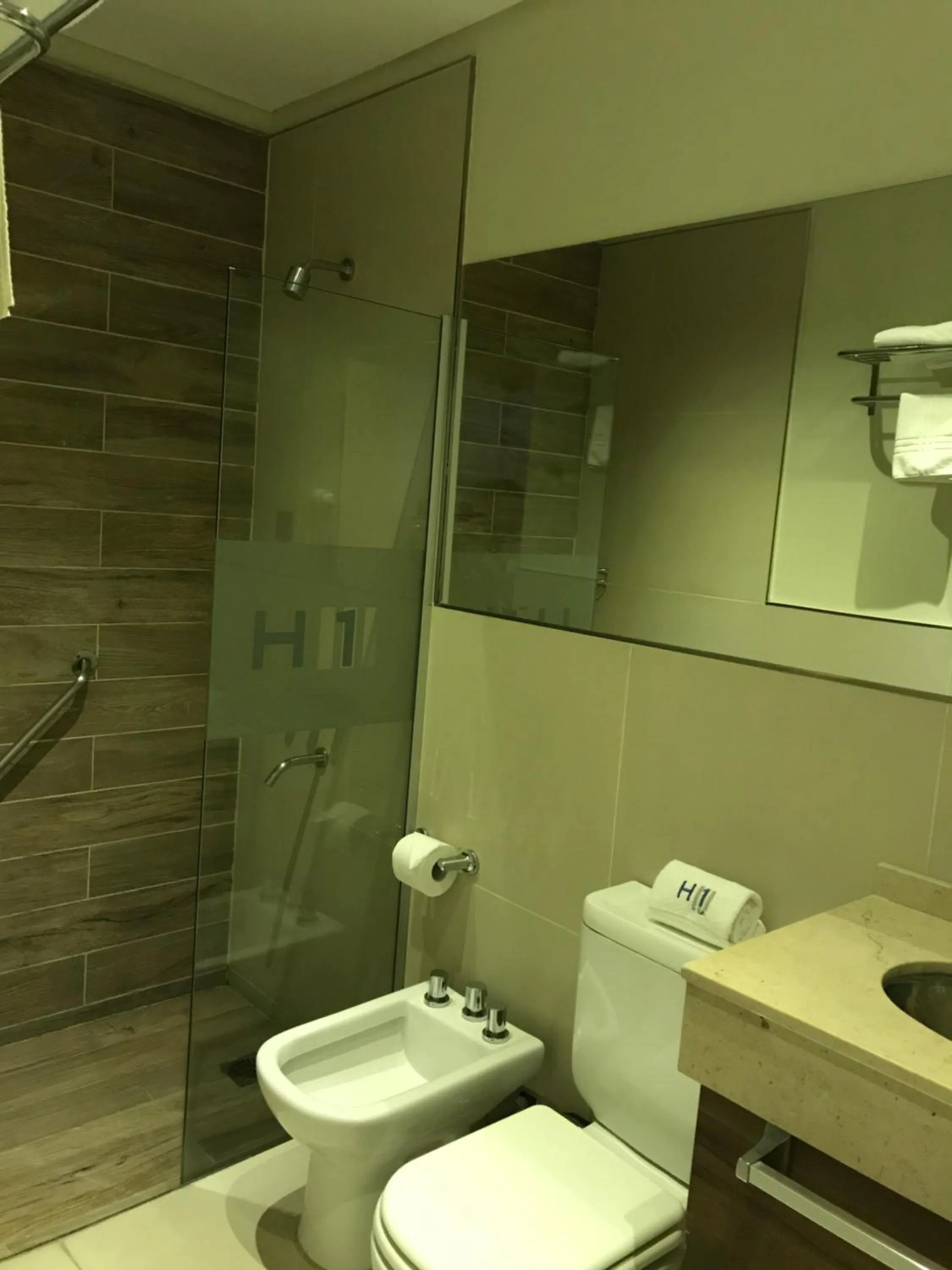 Shower in H1 Apartments Hotel