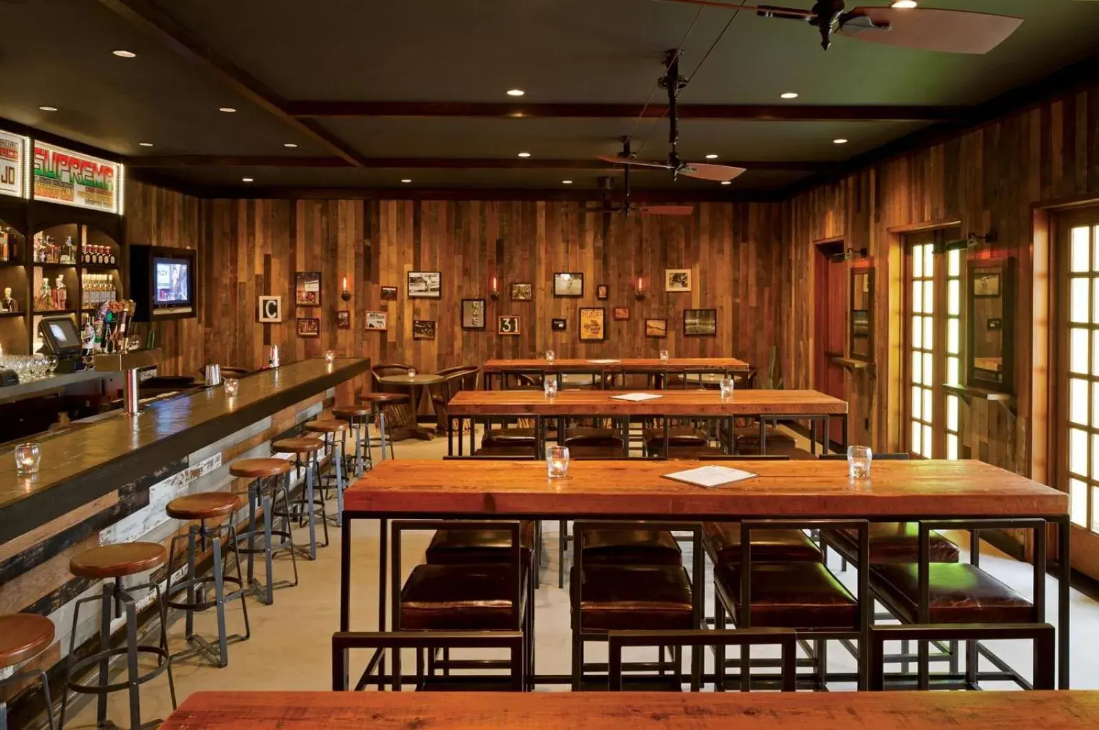 Lounge or bar in The Saguaro Palm Springs Lounge or bar in The Saguaro Palm Springs