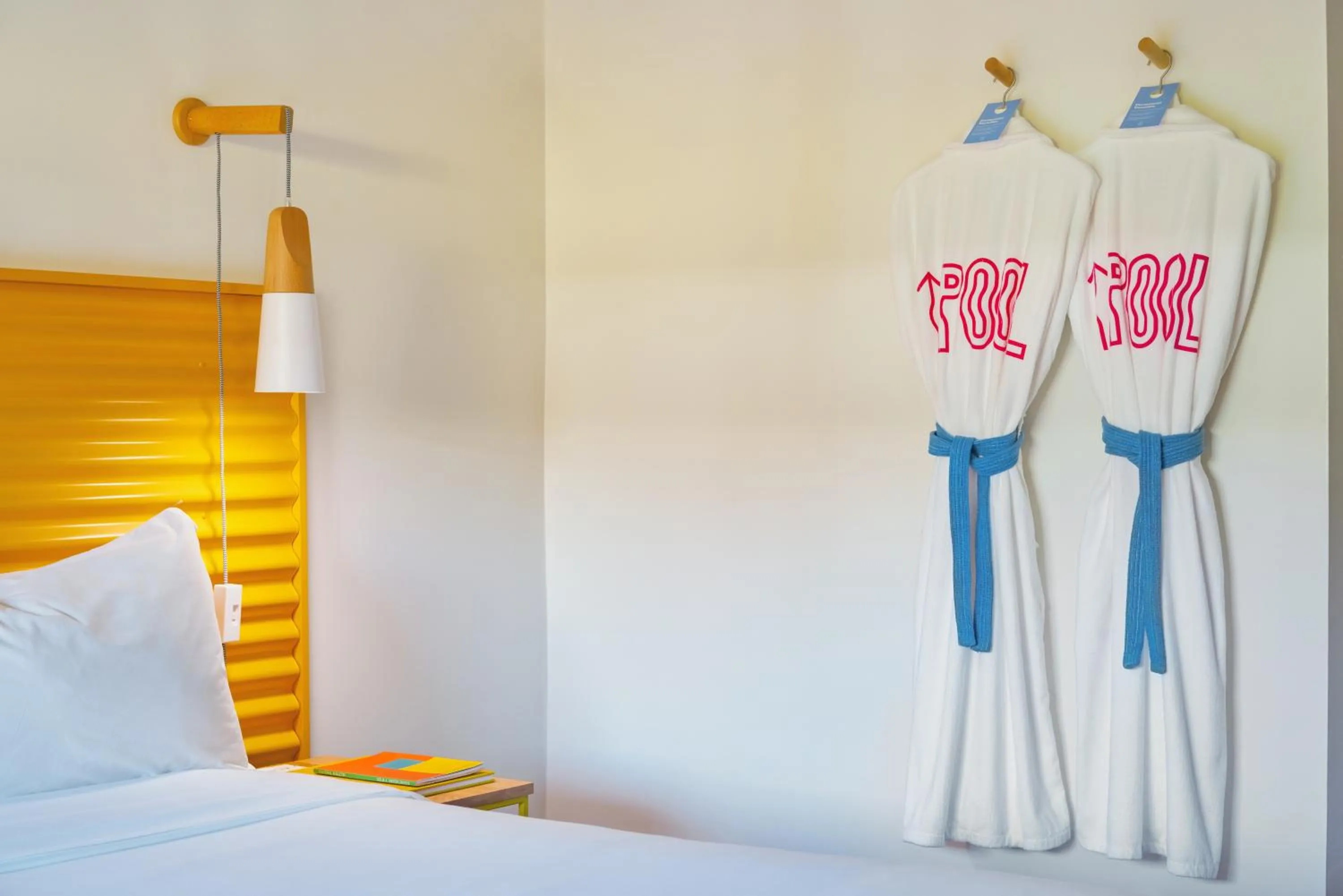 Bed in The Saguaro Palm Springs