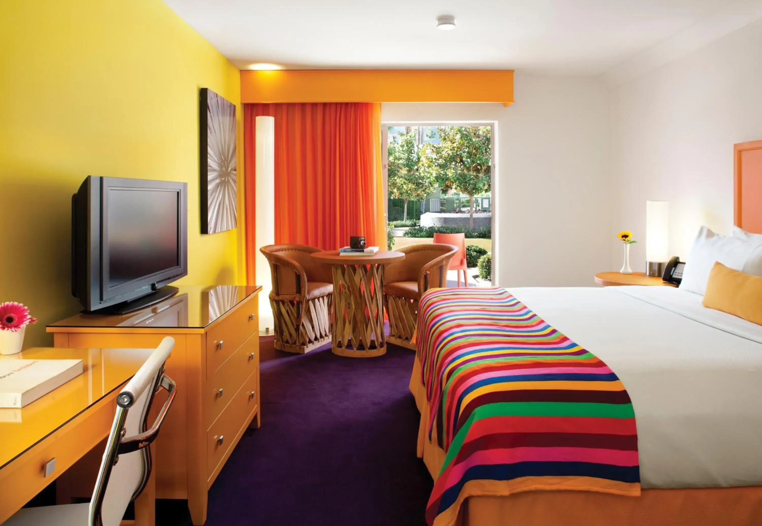 TV and multimedia, Bed in The Saguaro Palm Springs TV and multimedia, Bed in The Saguaro Palm Springs