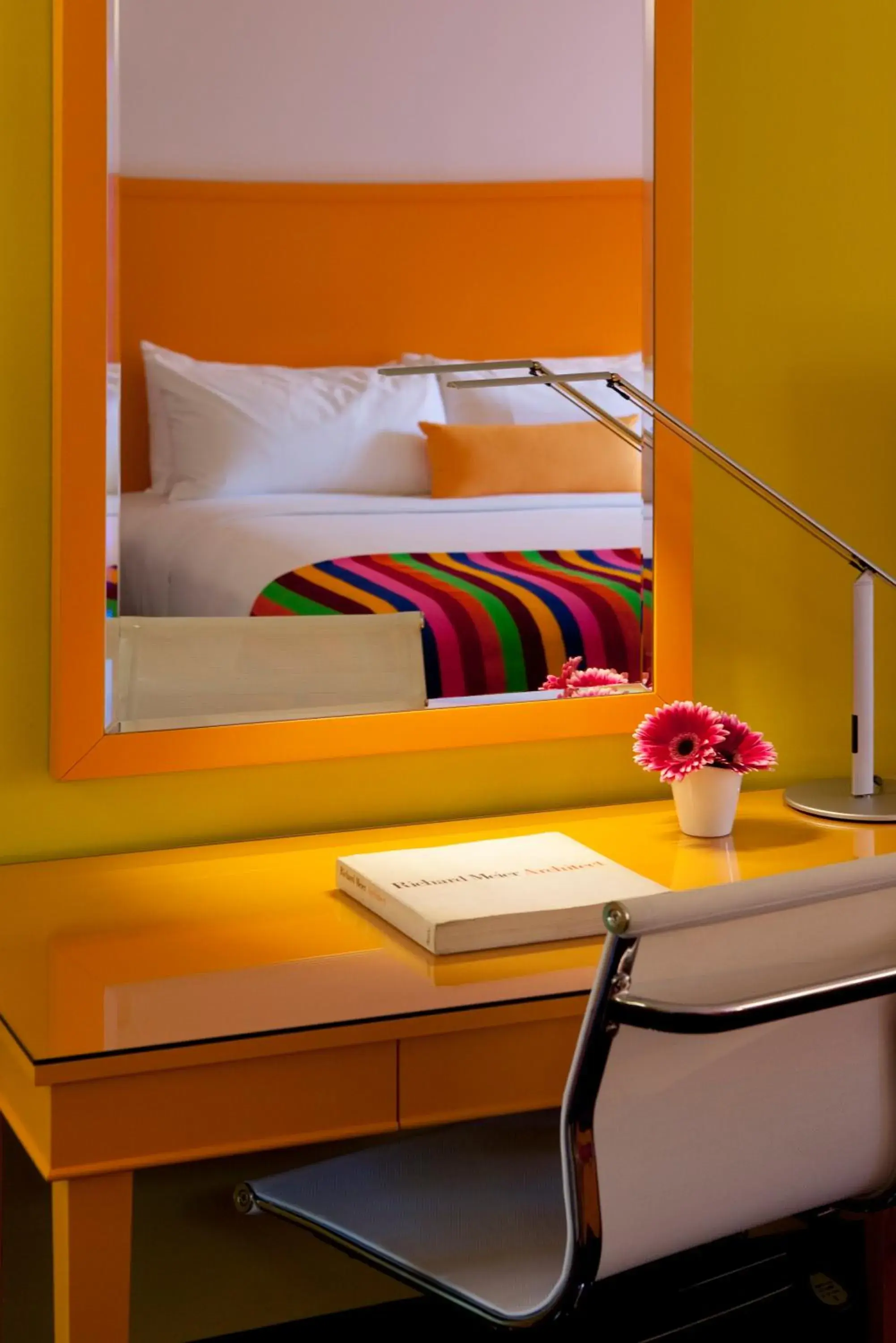 Seating area, Bed in The Saguaro Palm Springs Seating area, Bed in The Saguaro Palm Springs