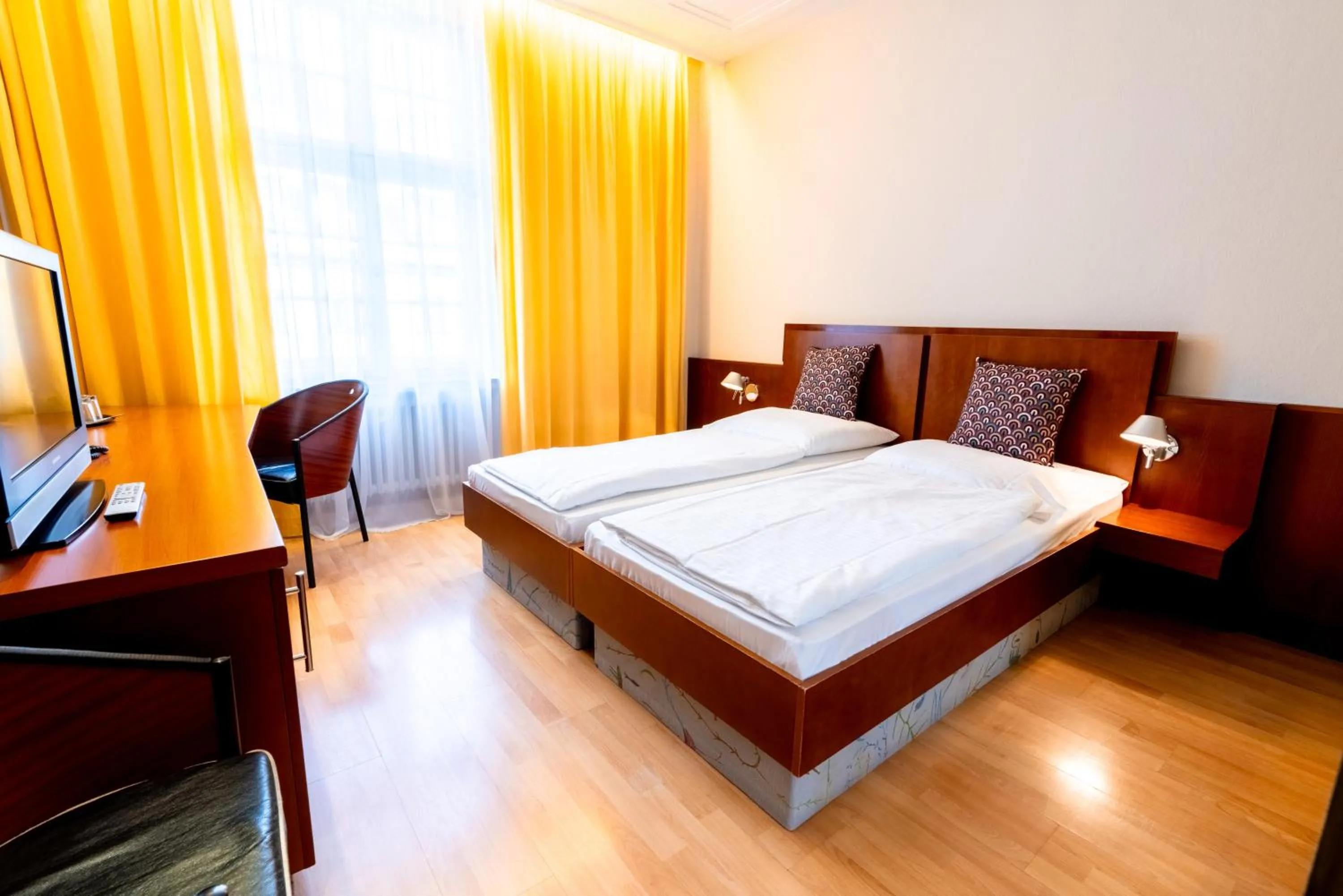 Bed in Hotel Carlton Munich