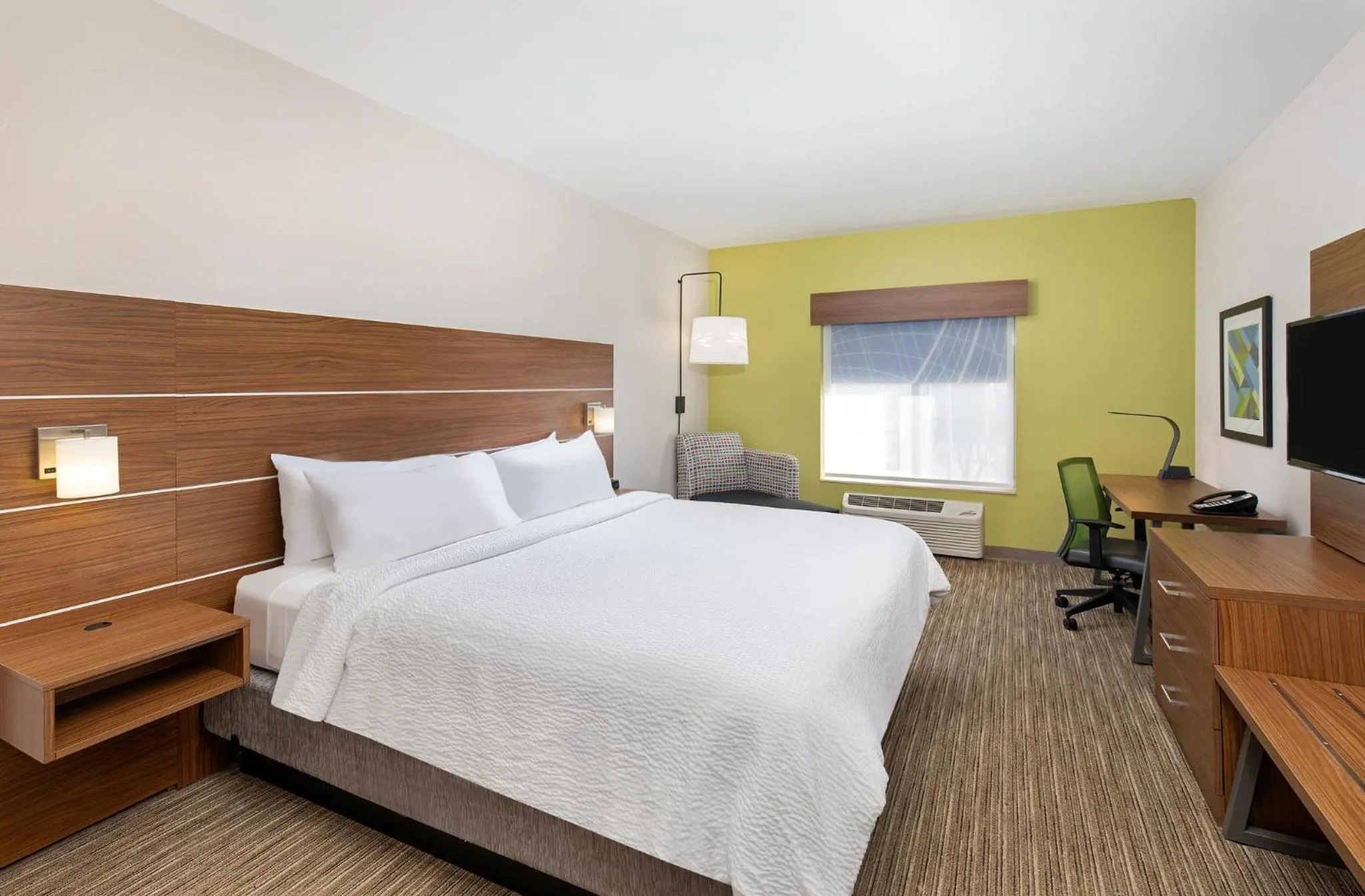 Photo of the whole room, Bed in Holiday Inn Express Hotel & Suites Birmingham - Inverness 280 by IHG