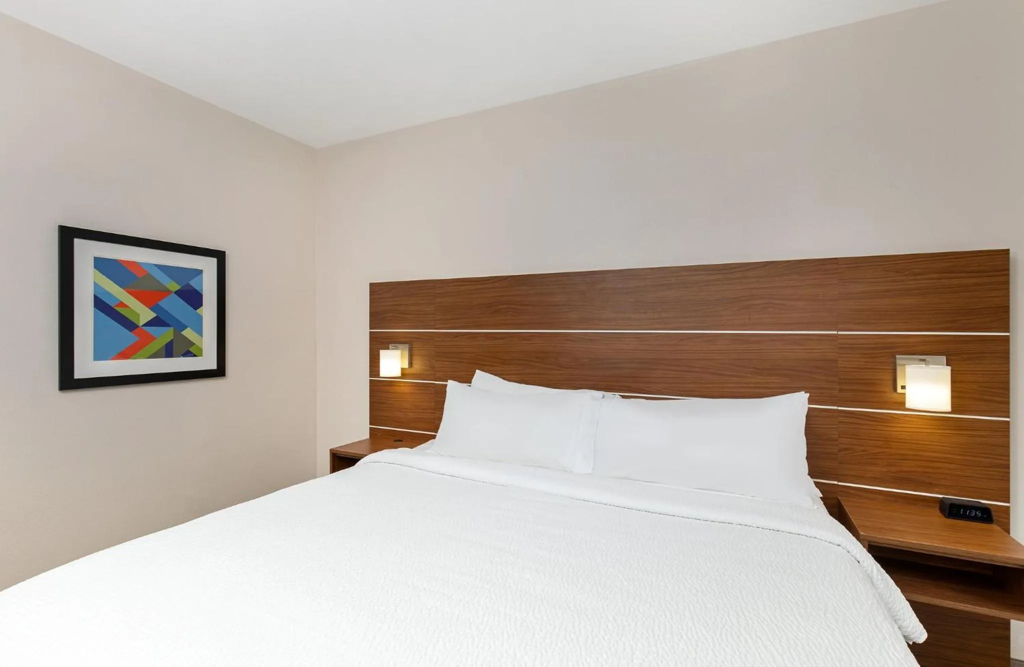 Photo of the whole room, Bed in Holiday Inn Express Hotel & Suites Birmingham - Inverness 280 by IHG