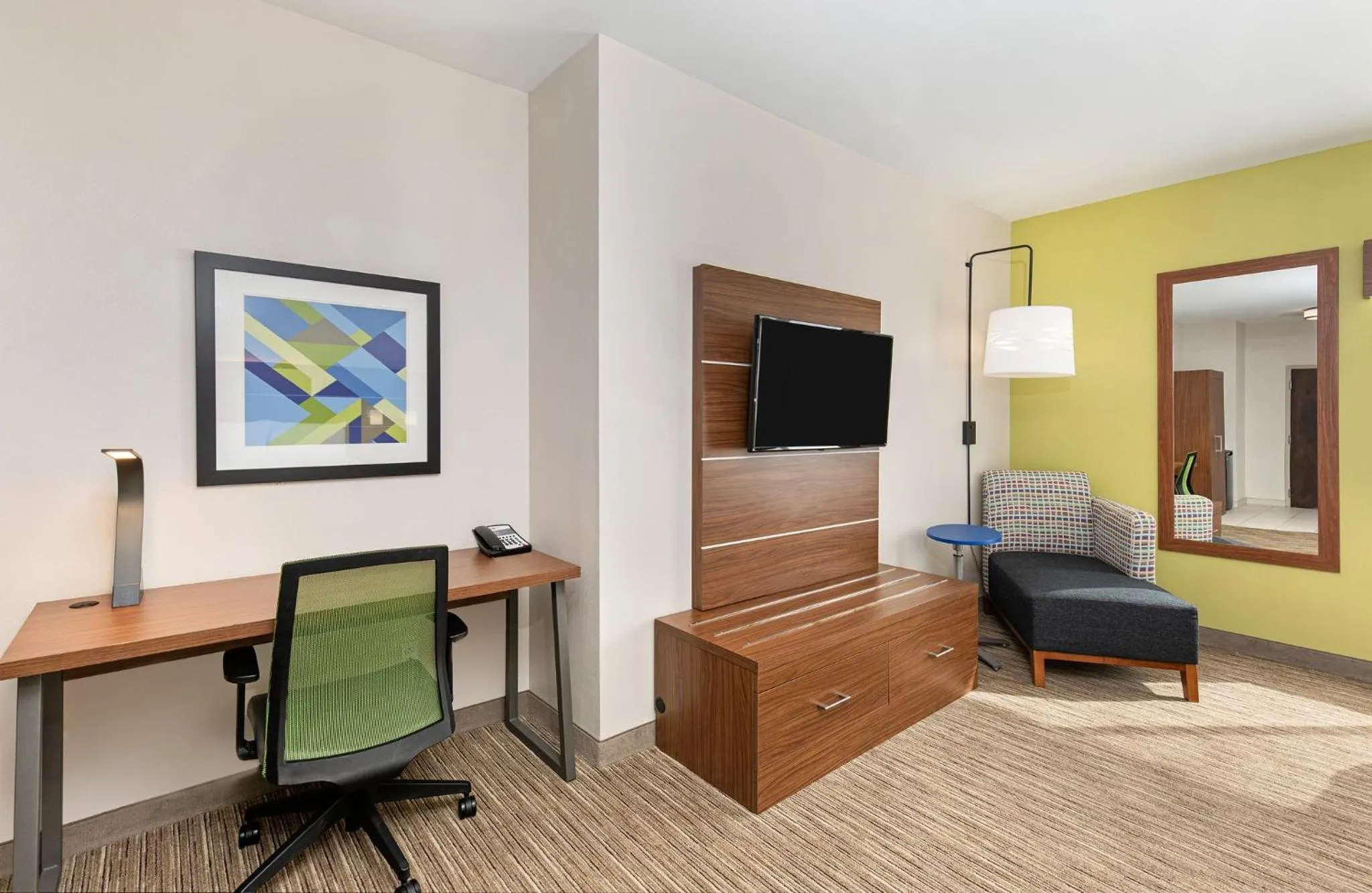 Photo of the whole room in Holiday Inn Express Hotel & Suites Birmingham - Inverness 280 by IHG