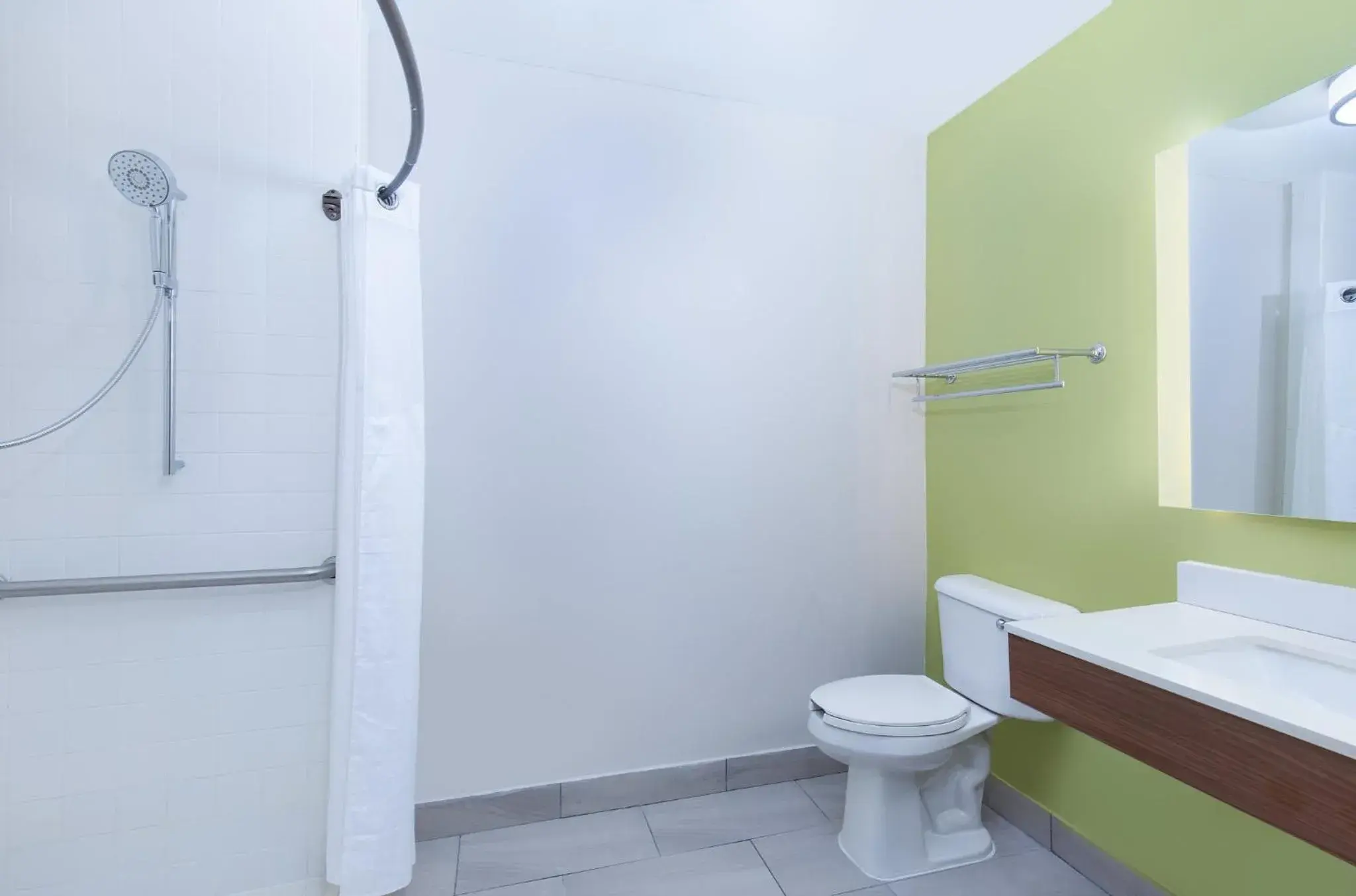 King Room - Disability Access Roll in Shower in Holiday Inn Express Hotel & Suites Birmingham - Inverness 280 by IHG King Room - Disability Access Roll in Shower in Holiday Inn Express Hotel & Suites Birmingham - Inverness 280 by IHG